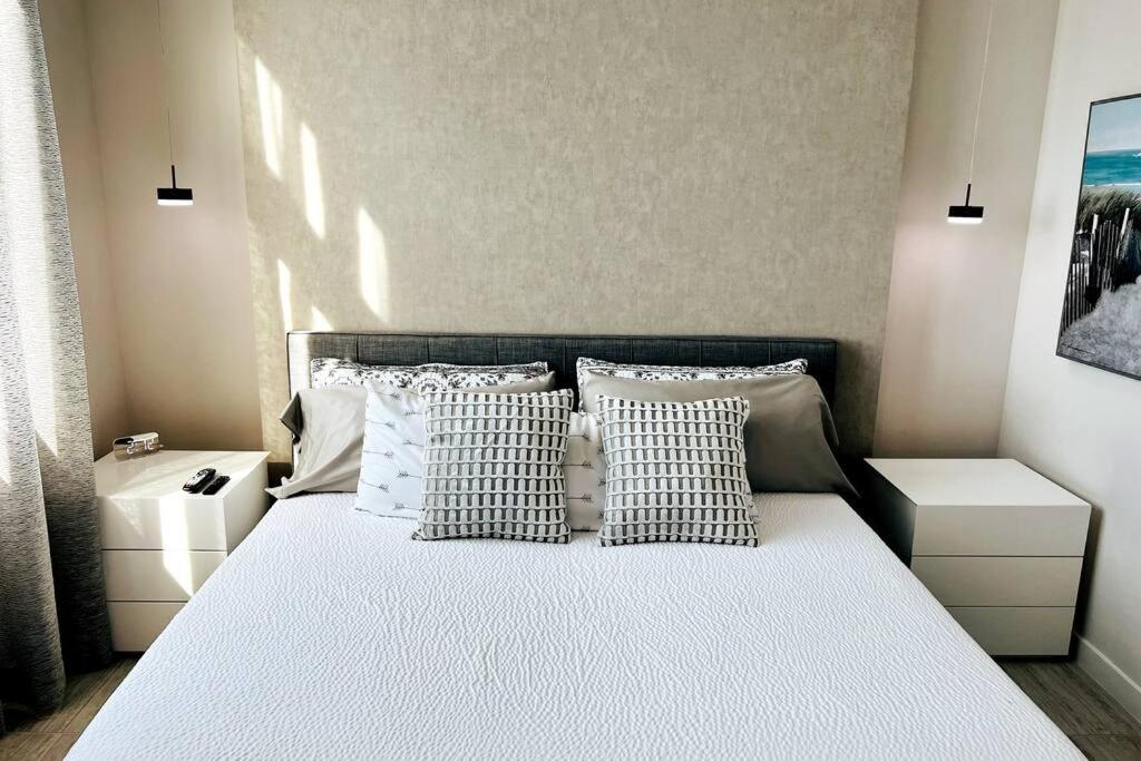 BRAND NEW TOP FLOOR IN THE HEART OF MIAMI