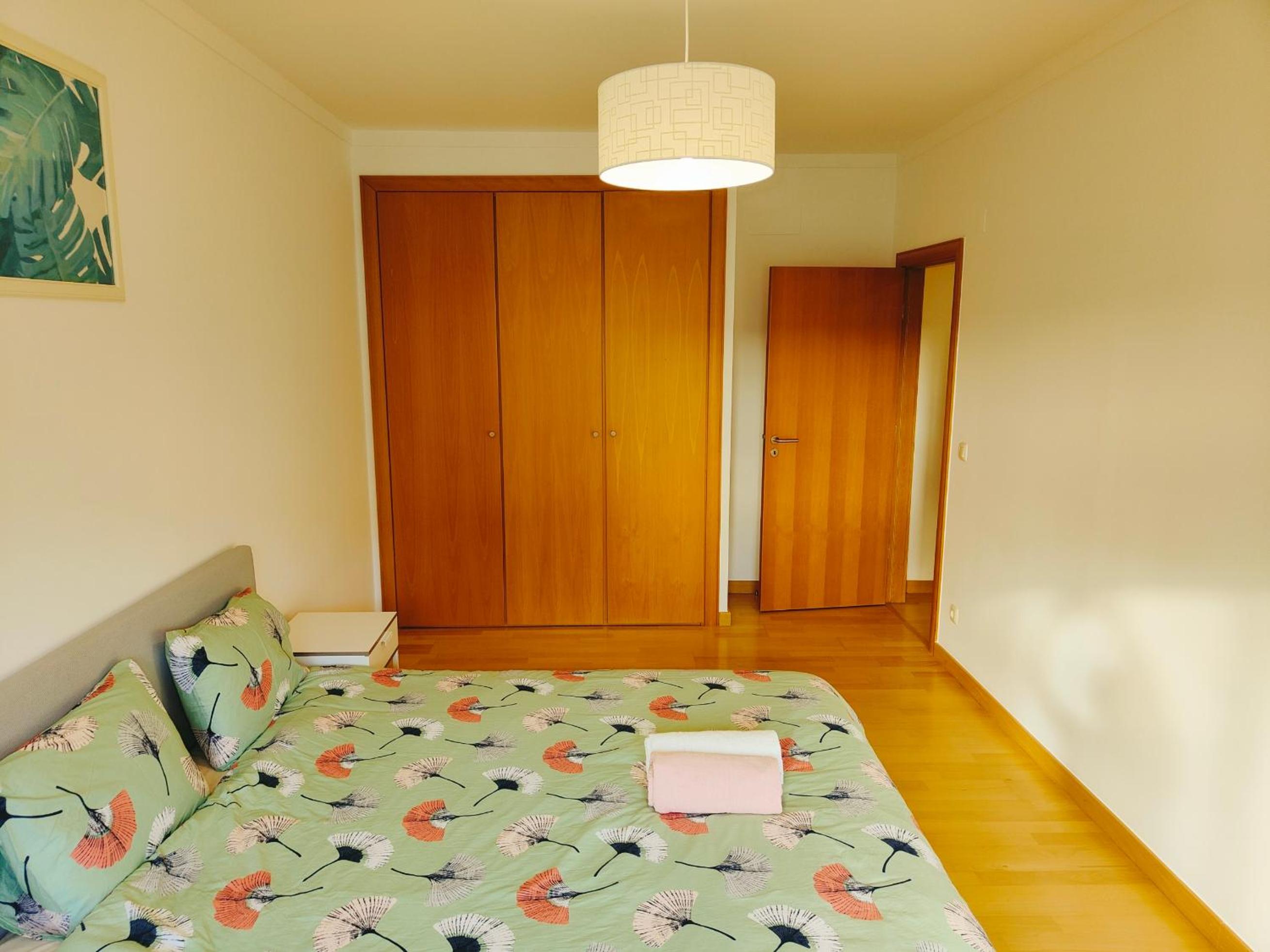 Sunny Home Lisboa Expo, free parking view 4