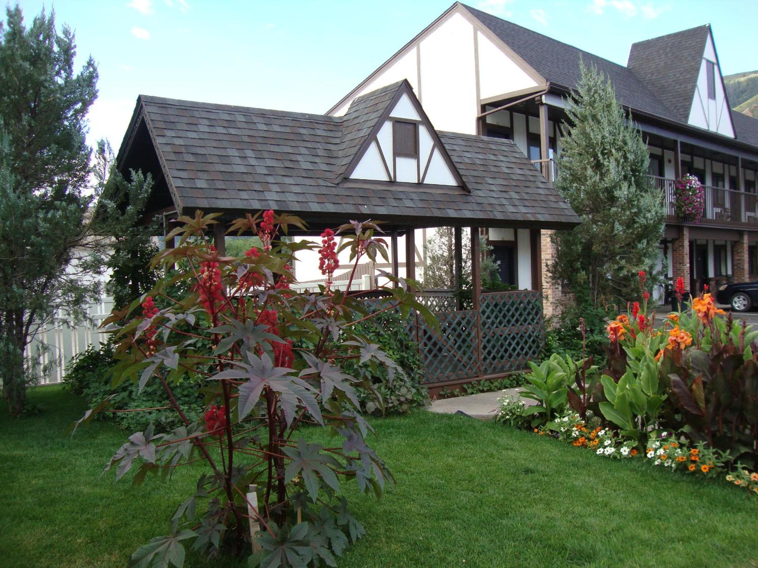 Glenwood Springs Vacations - Silver Spruce Inn - Property Image 2
