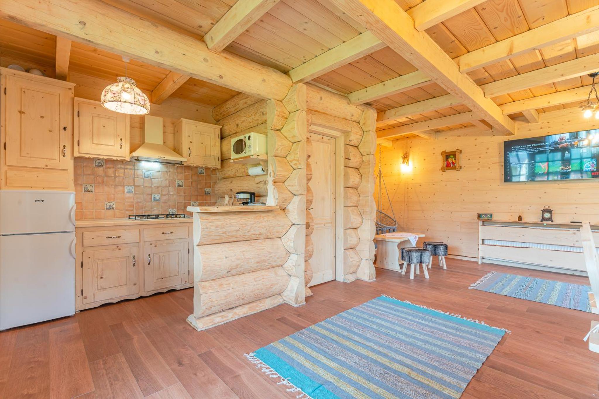 Cabane de Poveste view 2