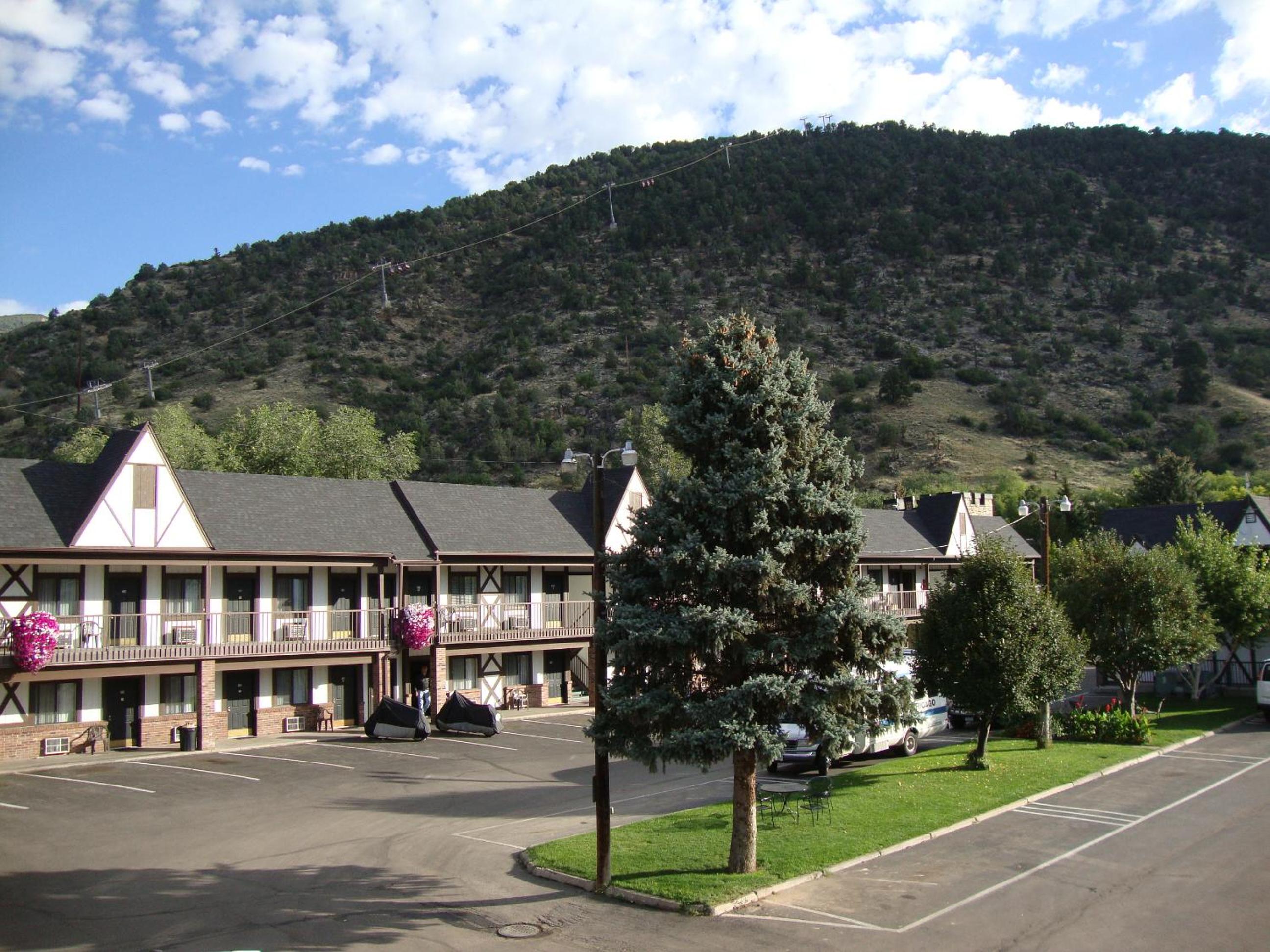 Glenwood Springs Vacations - Silver Spruce Inn - Property Image 4