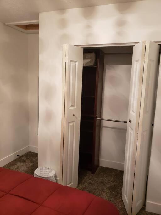 Cute Cottage-2 min from downtown Lincoln view 2