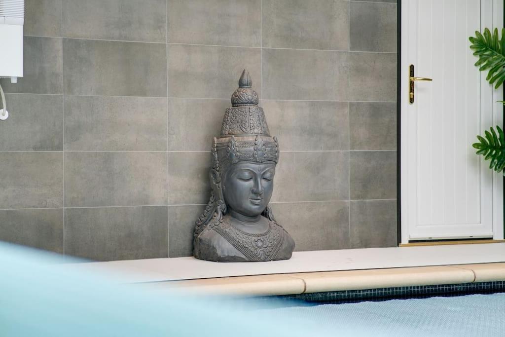 Sleeps 18. Stunning gardens, pool and hot tub. view 4