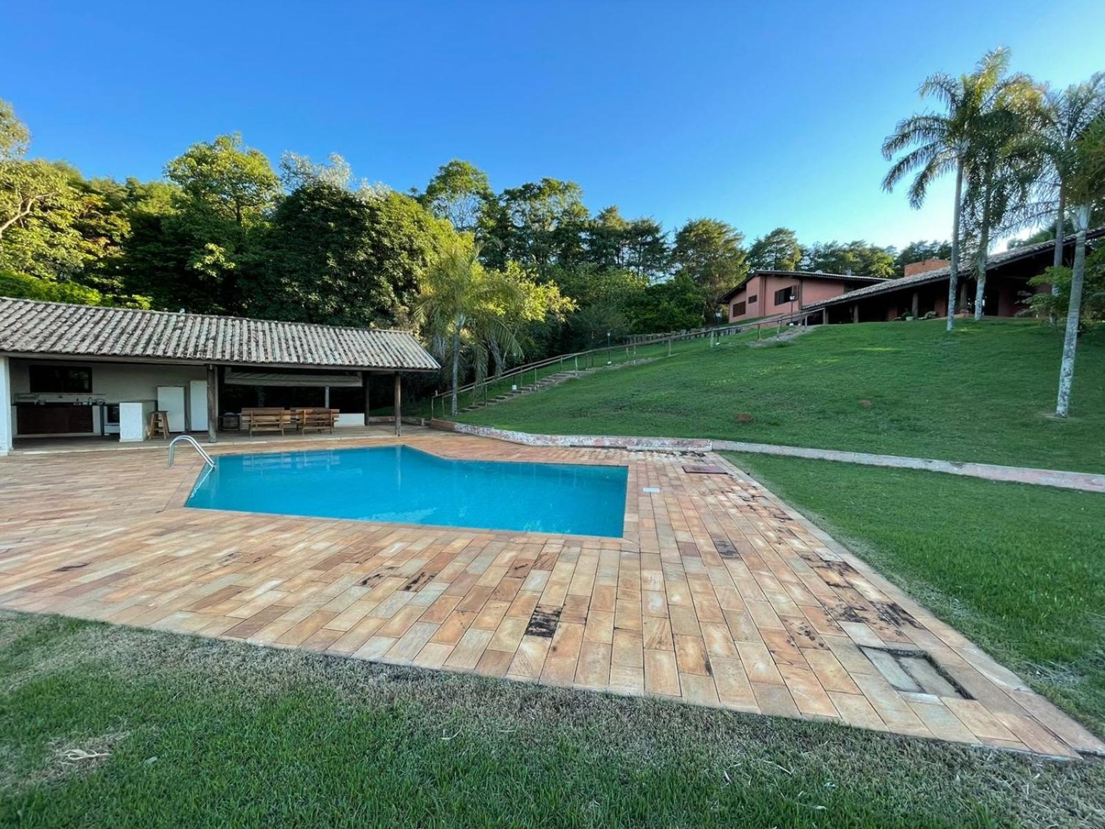 Paraíso rural em Sousas com piscina e quadra