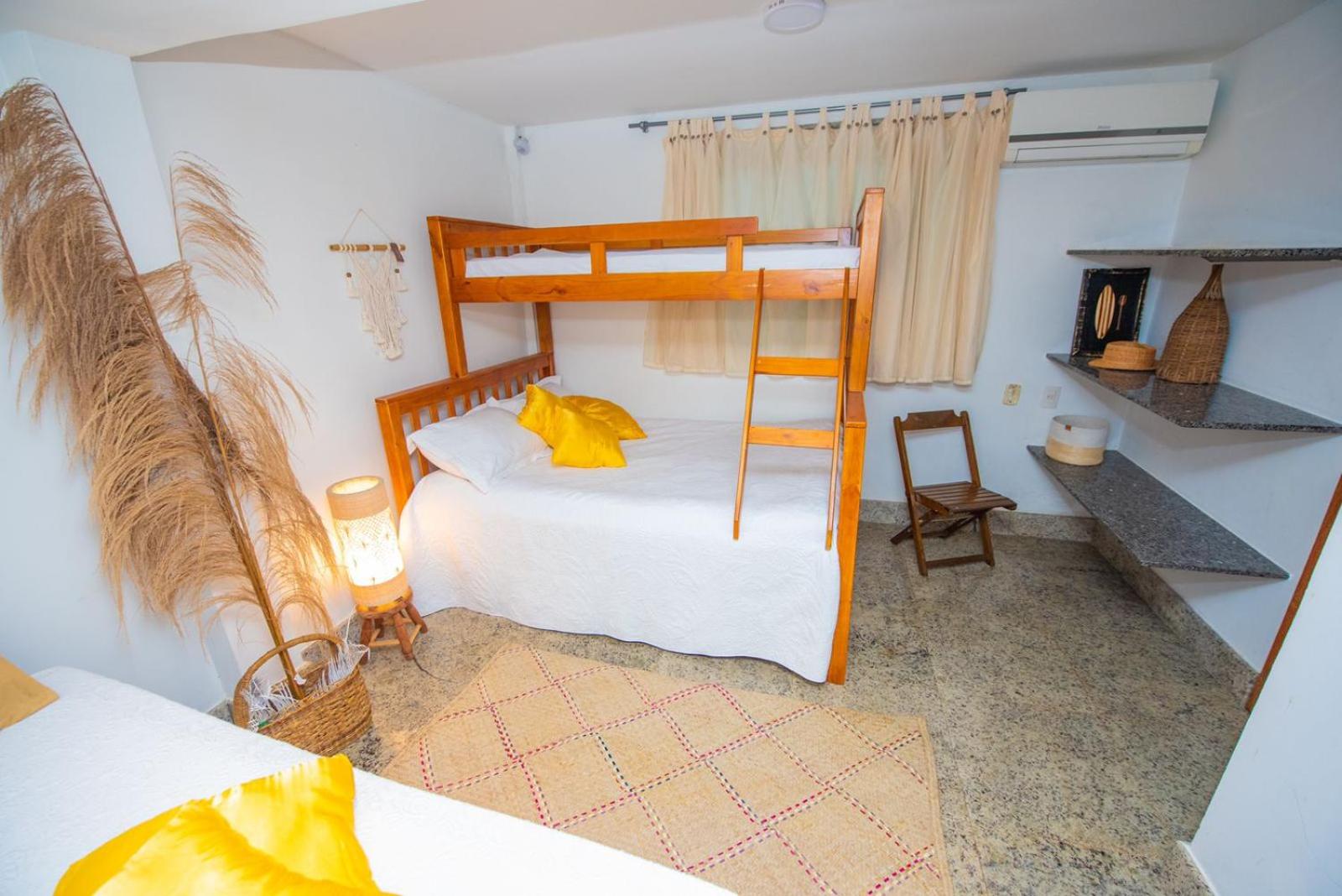 Casa com pes na areia em Iriri - ES