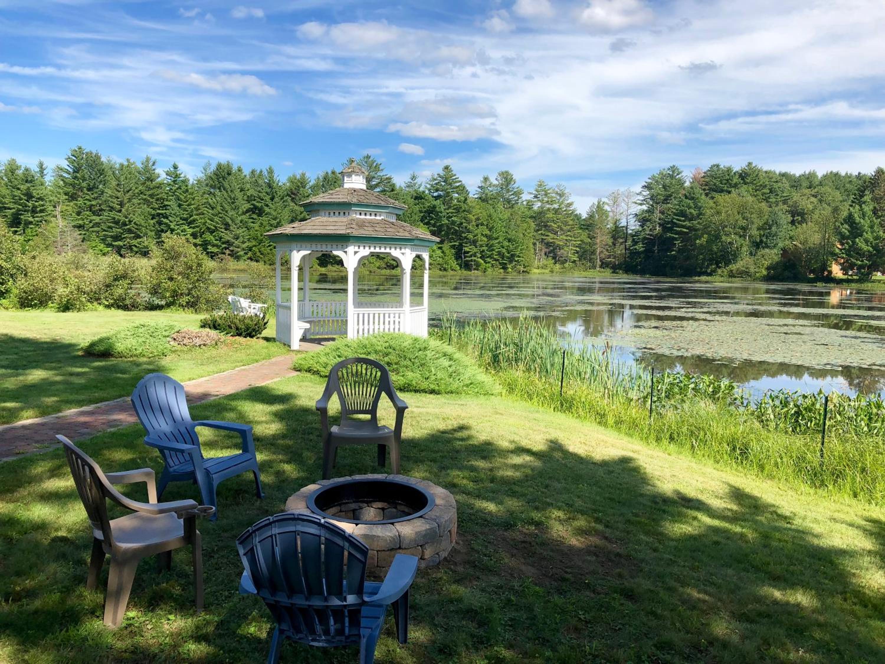 Sara Placid Inn & Suites