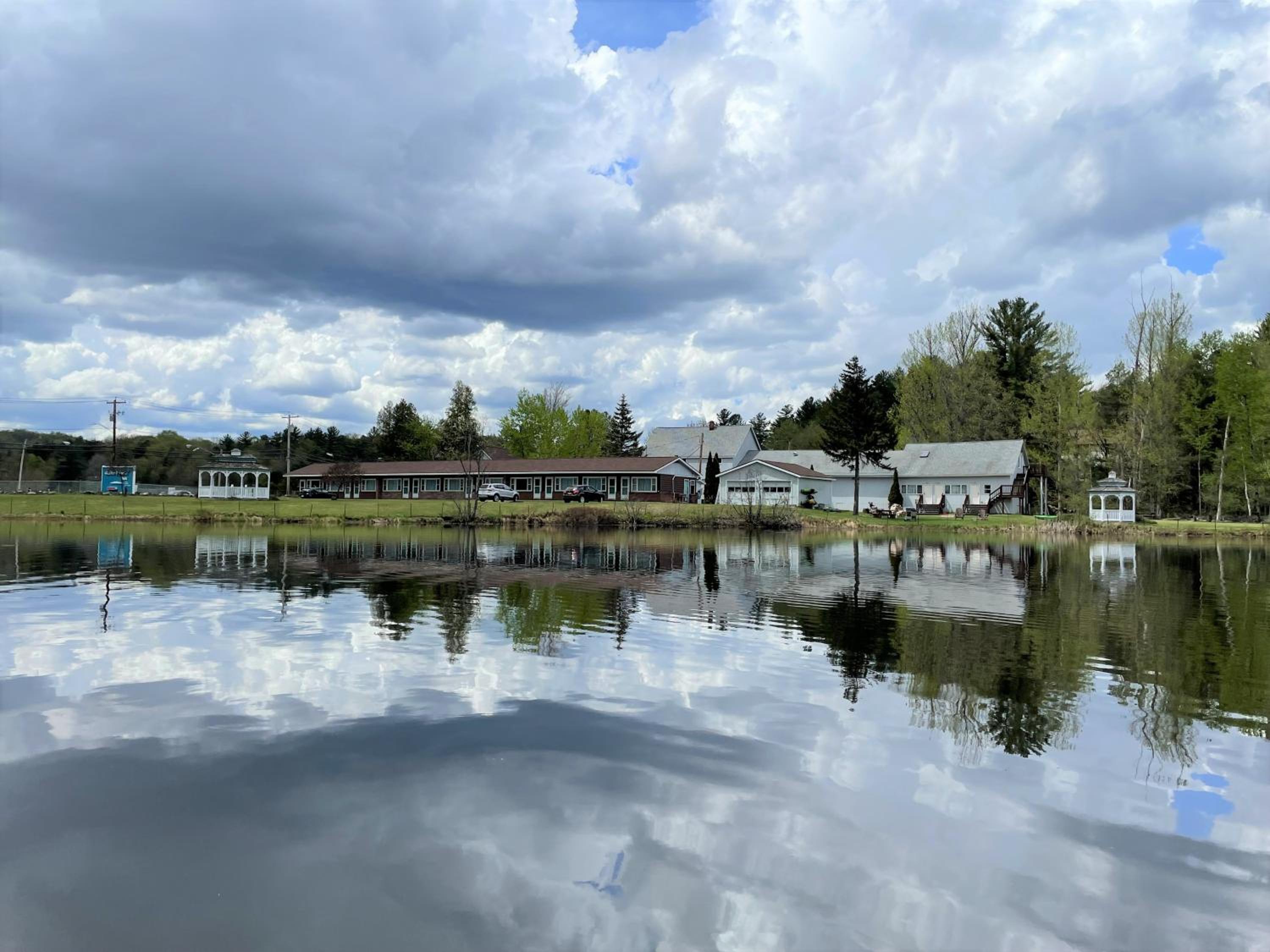 Sara Placid Inn & Suites