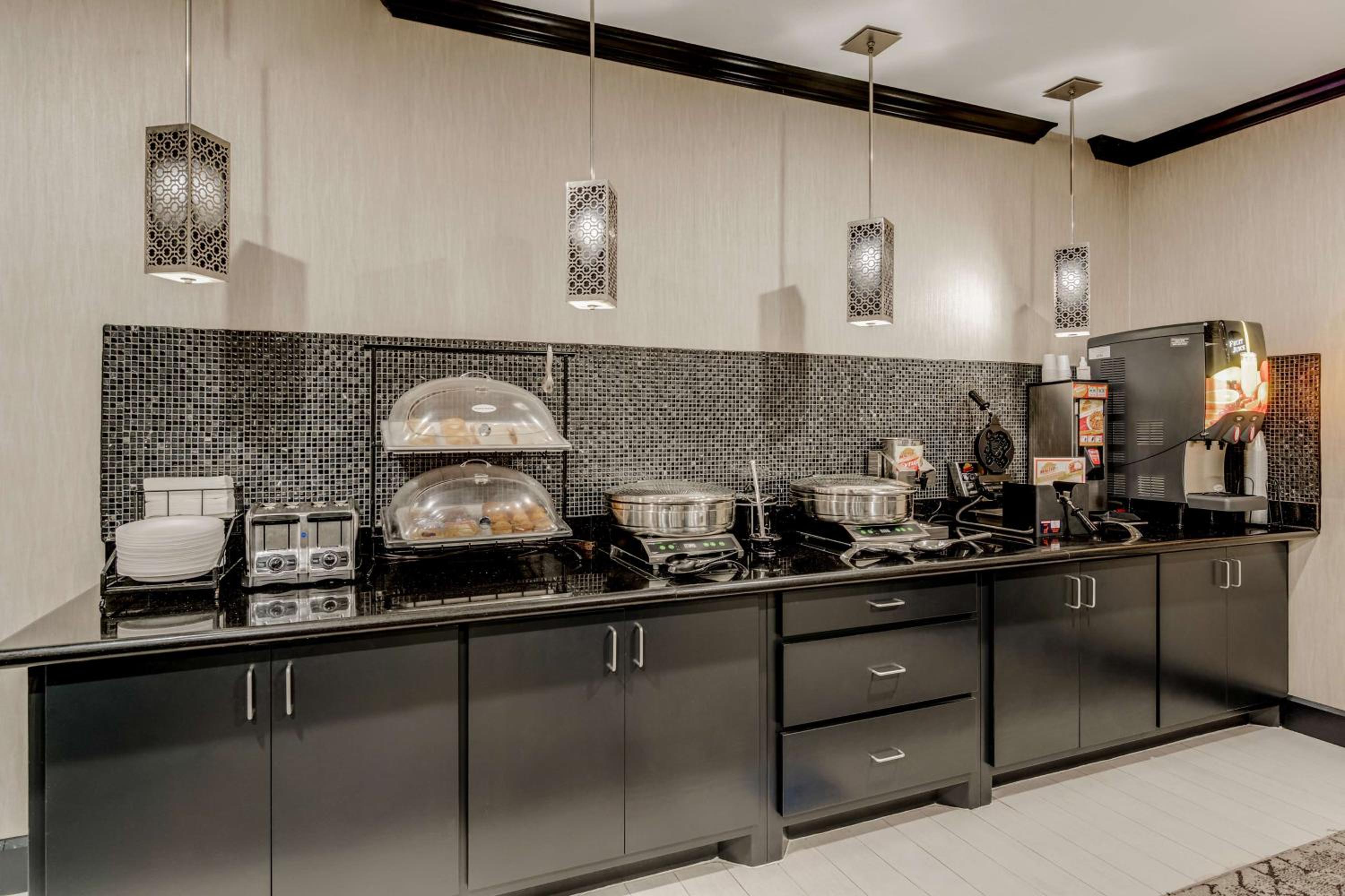 Huntsville Vacations - Best Western Huntsville - Property Image 2
