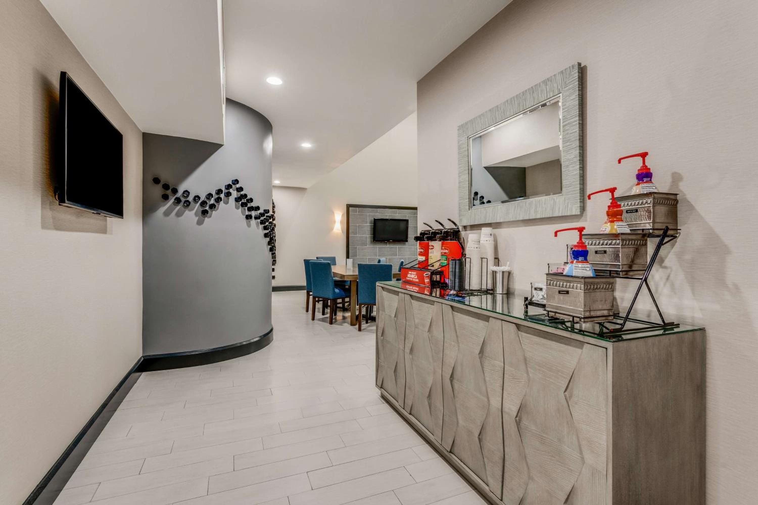 Huntsville Vacations - Best Western Huntsville - Property Image 3