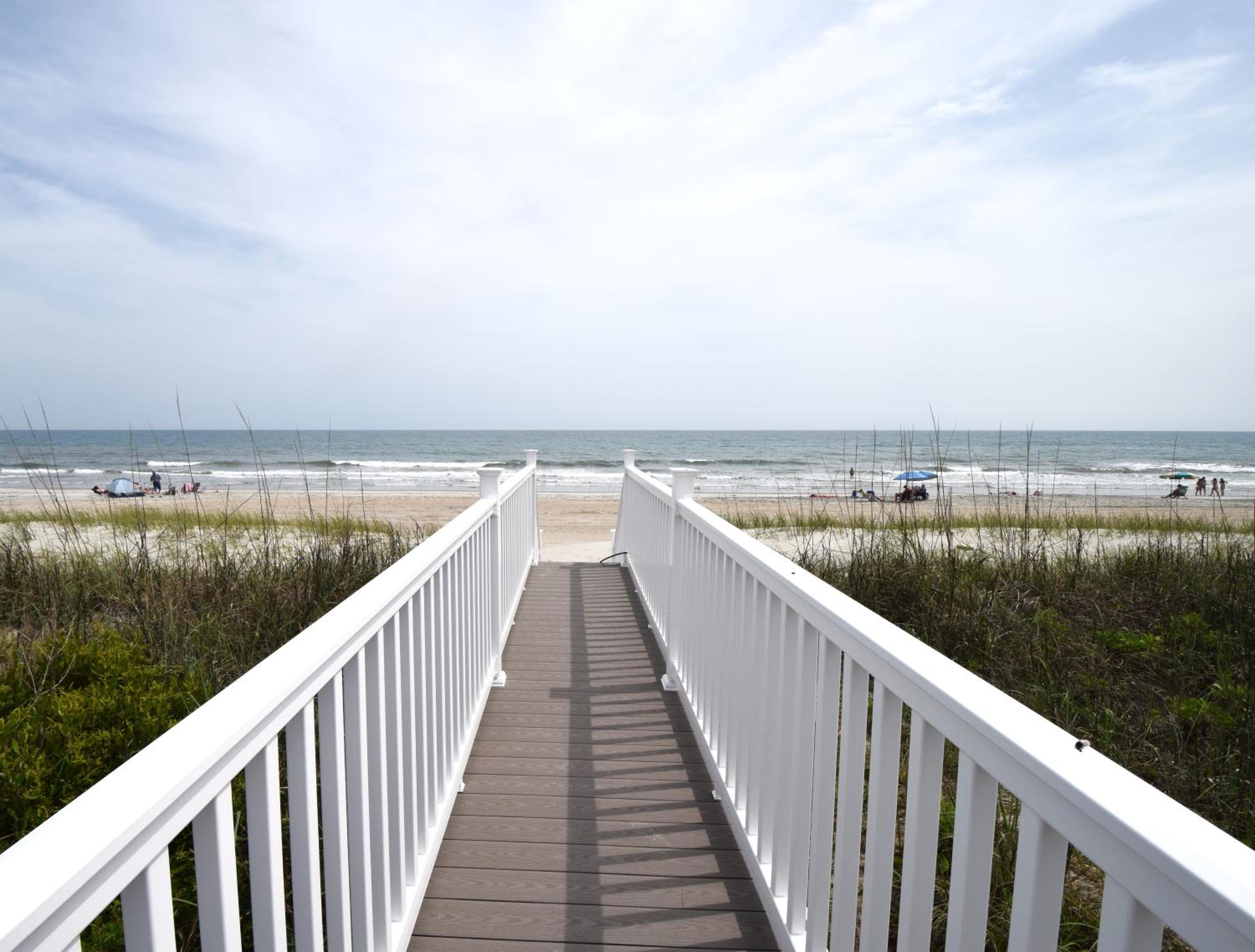 Oceanfront vacation home - EAST view 3