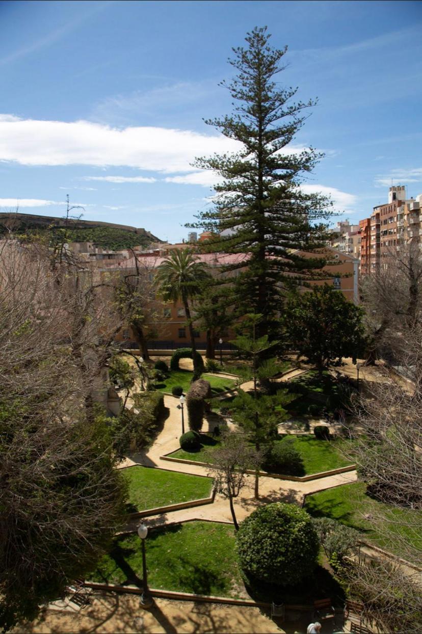 Reina Victoria La Plaza view 2