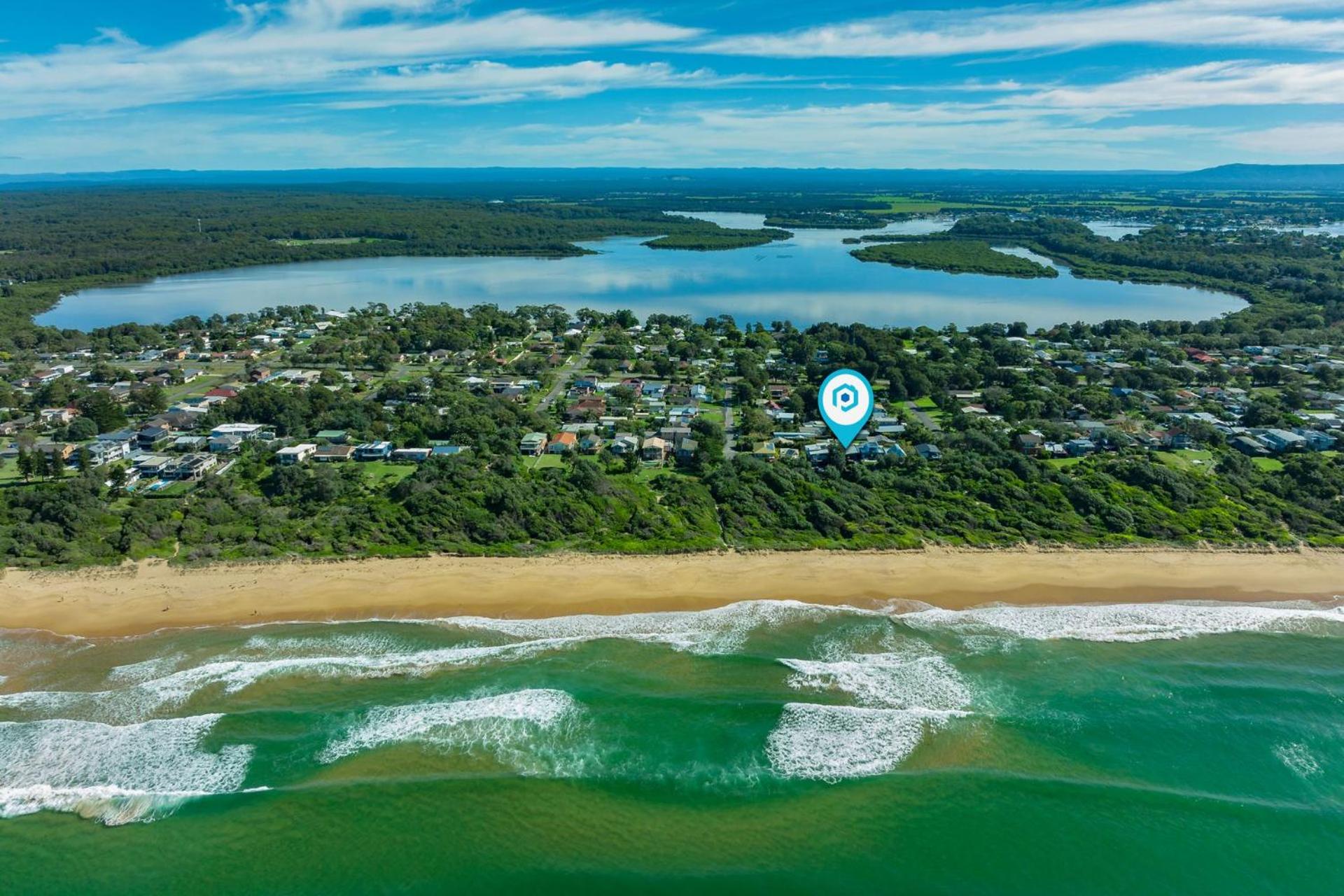 Illaroo Absolute Beachfront with Spa