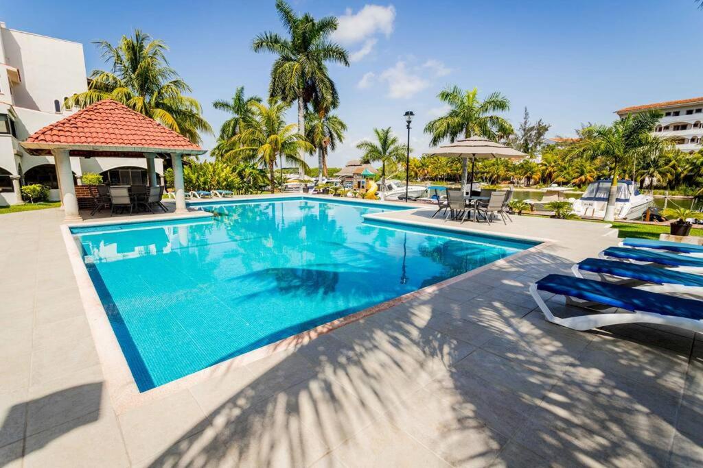 Mexican Lagoon front Villa by CASA PARAISO