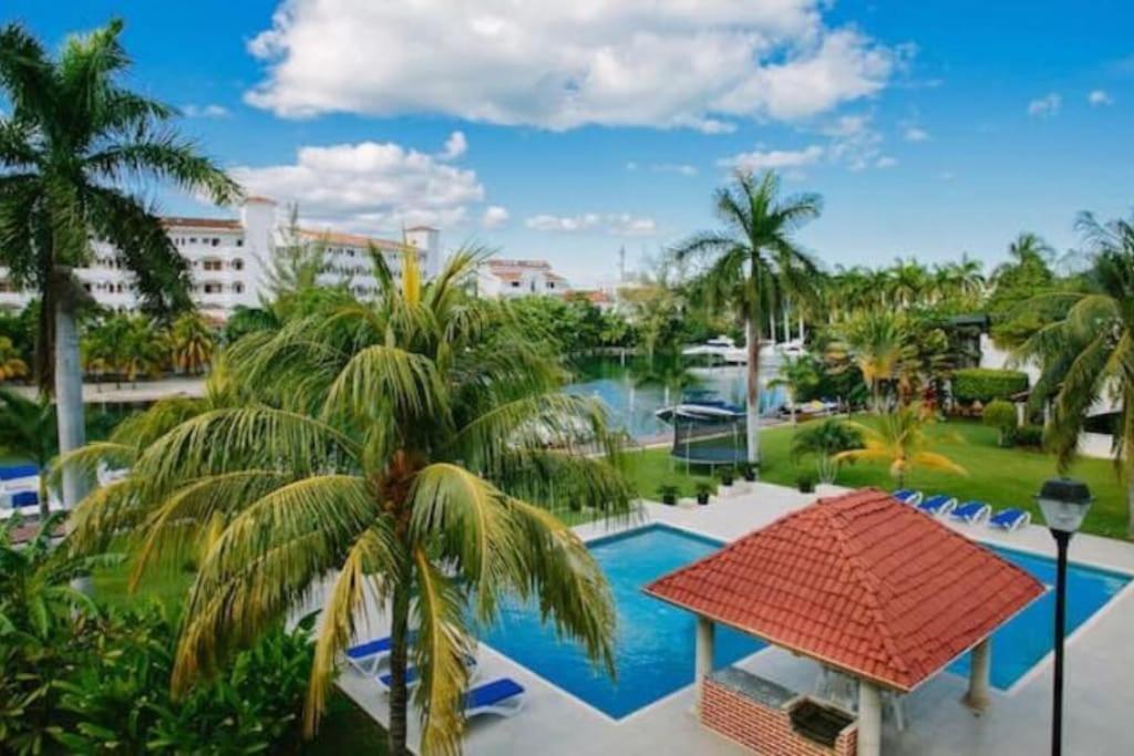 Mexican Lagoon front Villa by CASA PARAISO