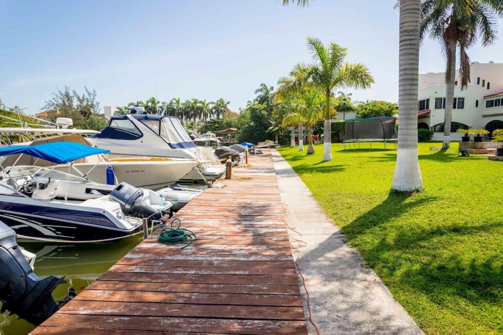 Mexican Lagoon front Villa by CASA PARAISO
