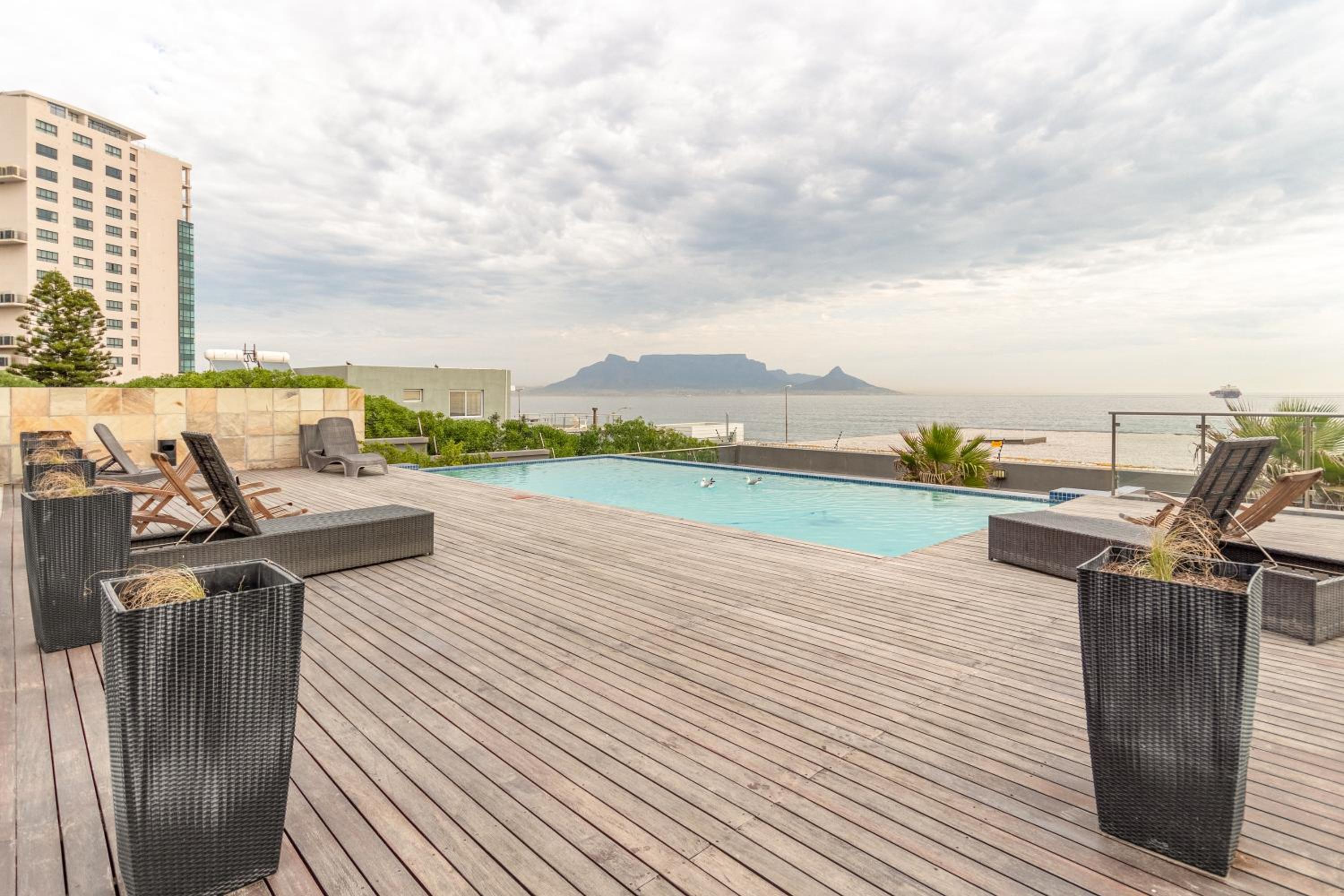 Infinity LG3 Seaview Beach Apartment