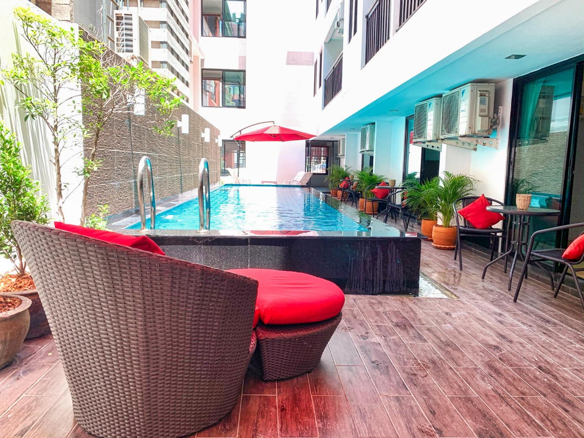 Jomtien Beach Hostel - Soi 7 Prime Spot - 200m to Beach next to Food Market