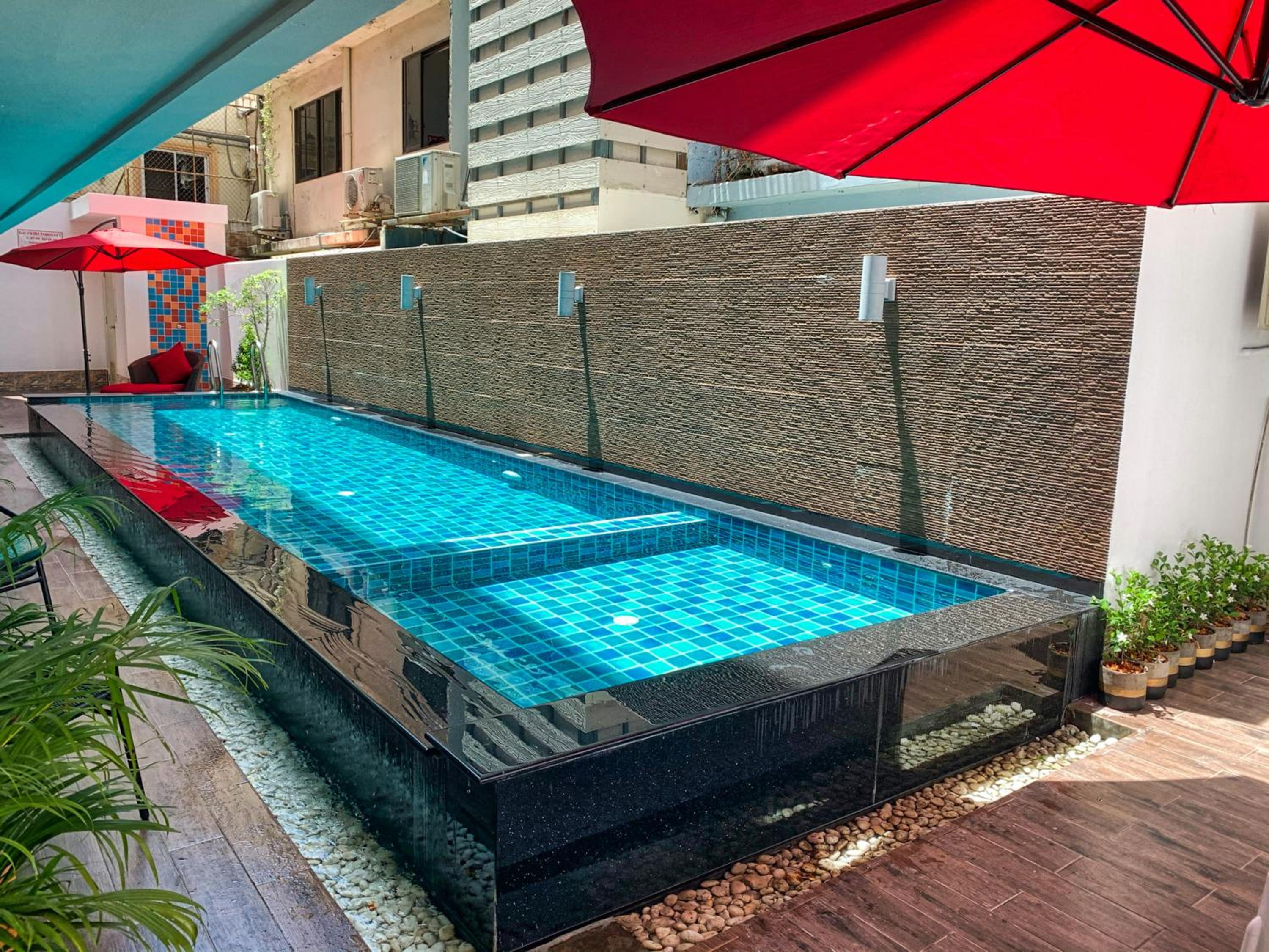 Jomtien Beach Hostel - Soi 7 Prime Spot - 200m to Beach next to Food Market