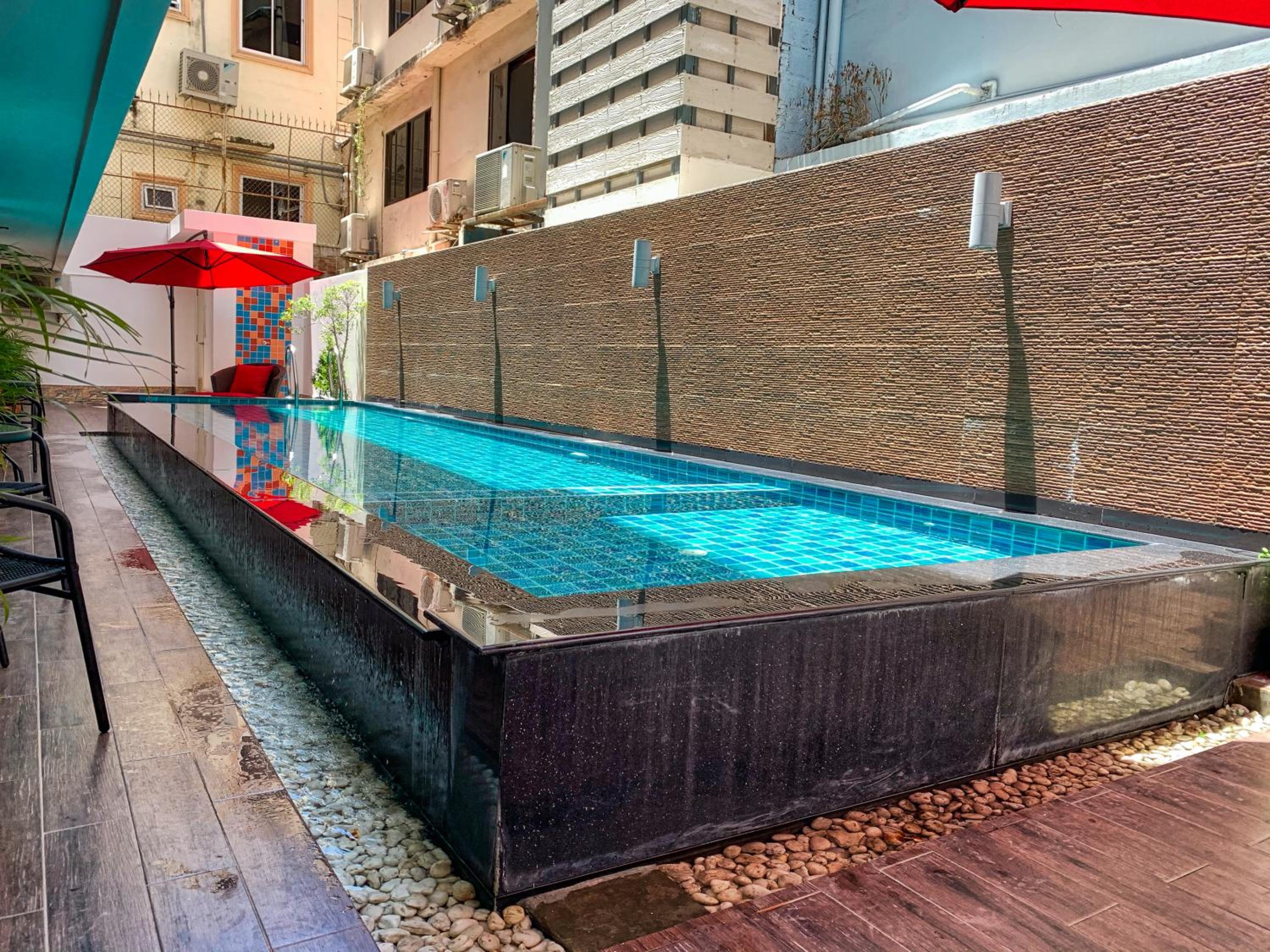 Jomtien Beach Hostel - Soi 7 Prime Spot - 200m to Beach next to Food Market