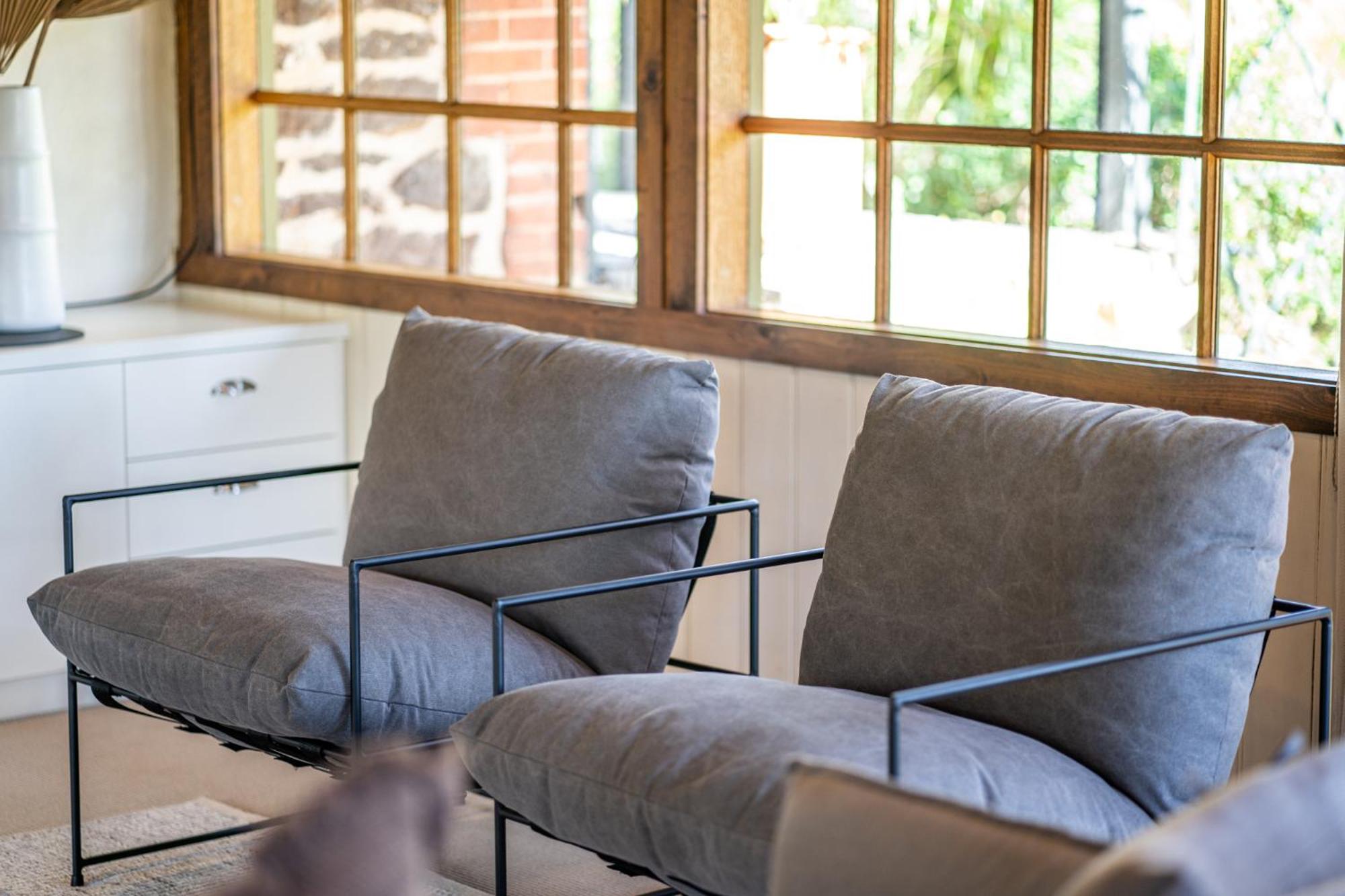 Secret Garden - Luxury Cottage - Giant 85inch TV