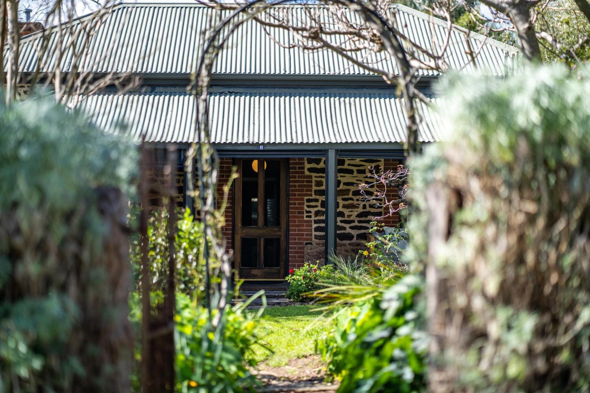 Secret Garden - Luxury Cottage - Giant 85inch TV