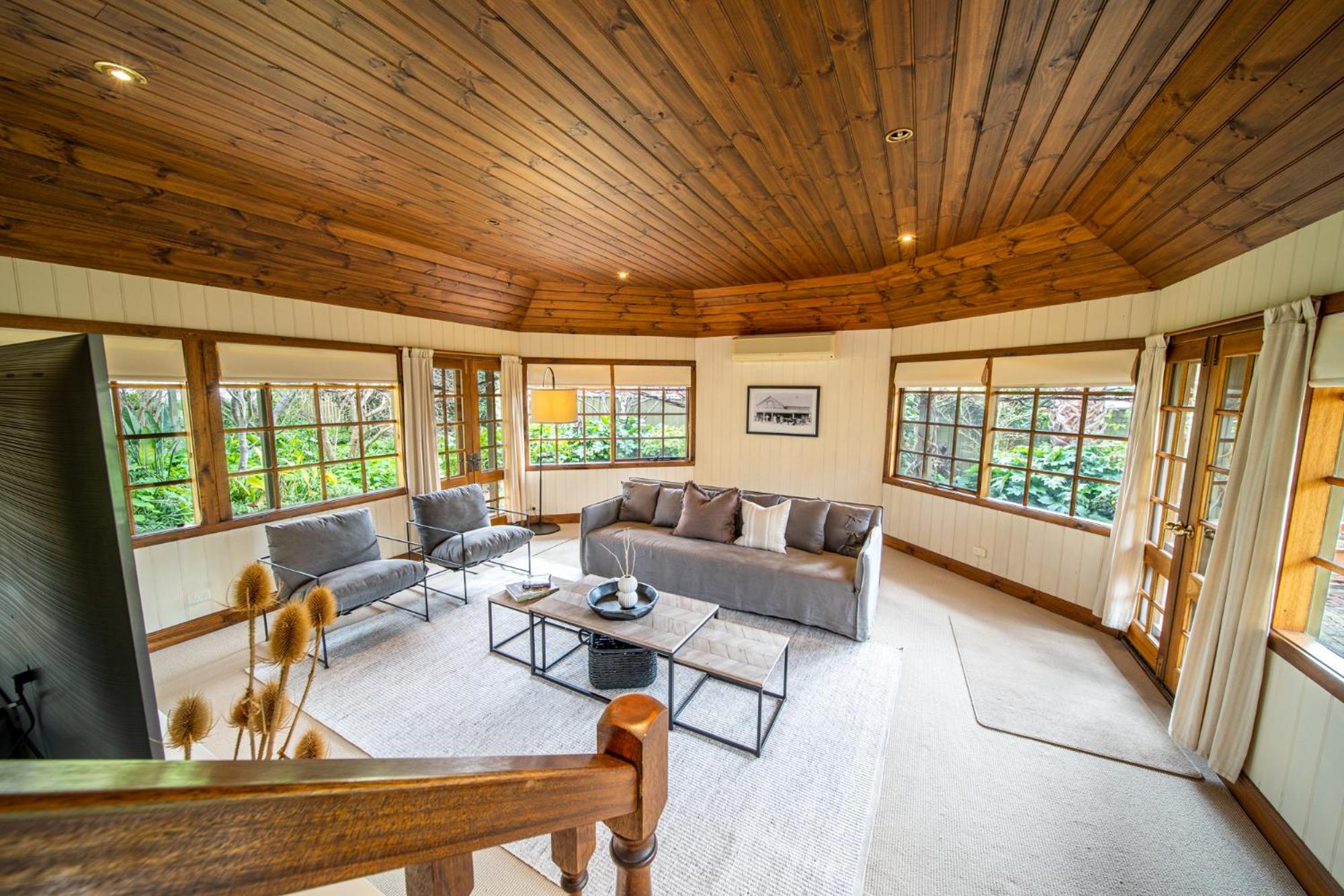Secret Garden - Luxury Cottage - Giant 85inch TV