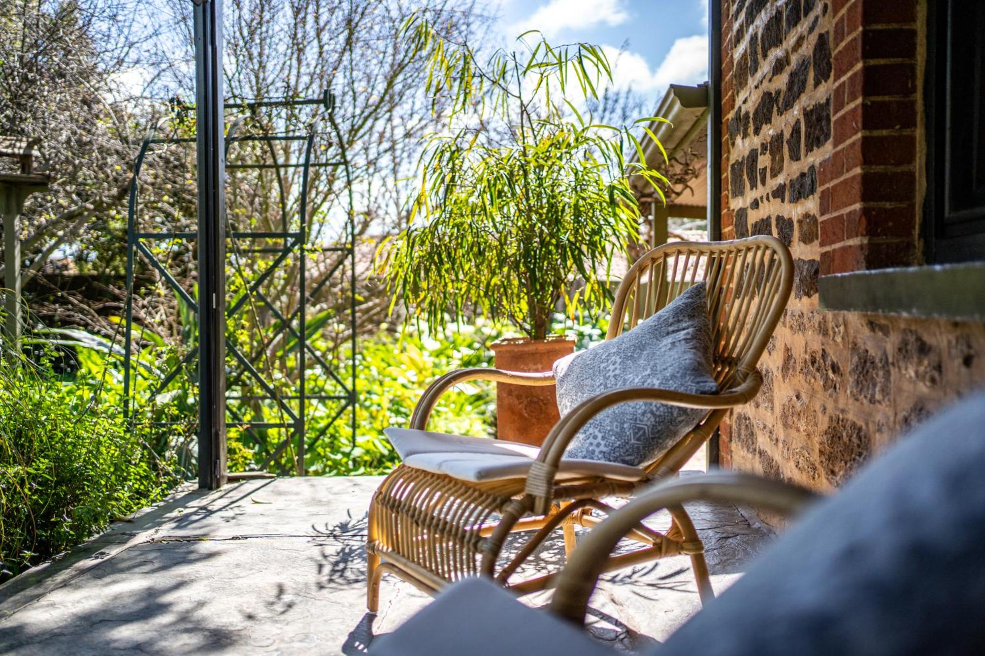 Secret Garden - Luxury Cottage - Giant 85inch TV
