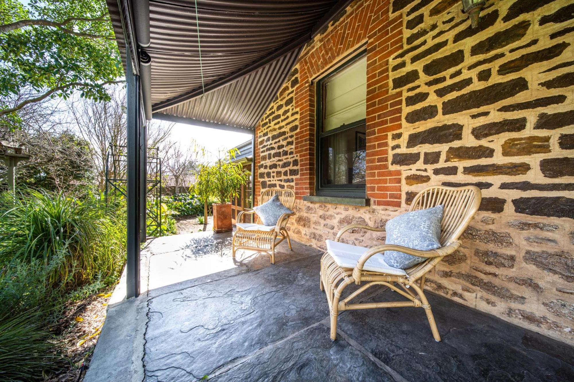 Secret Garden - Luxury Cottage - Giant 85inch TV