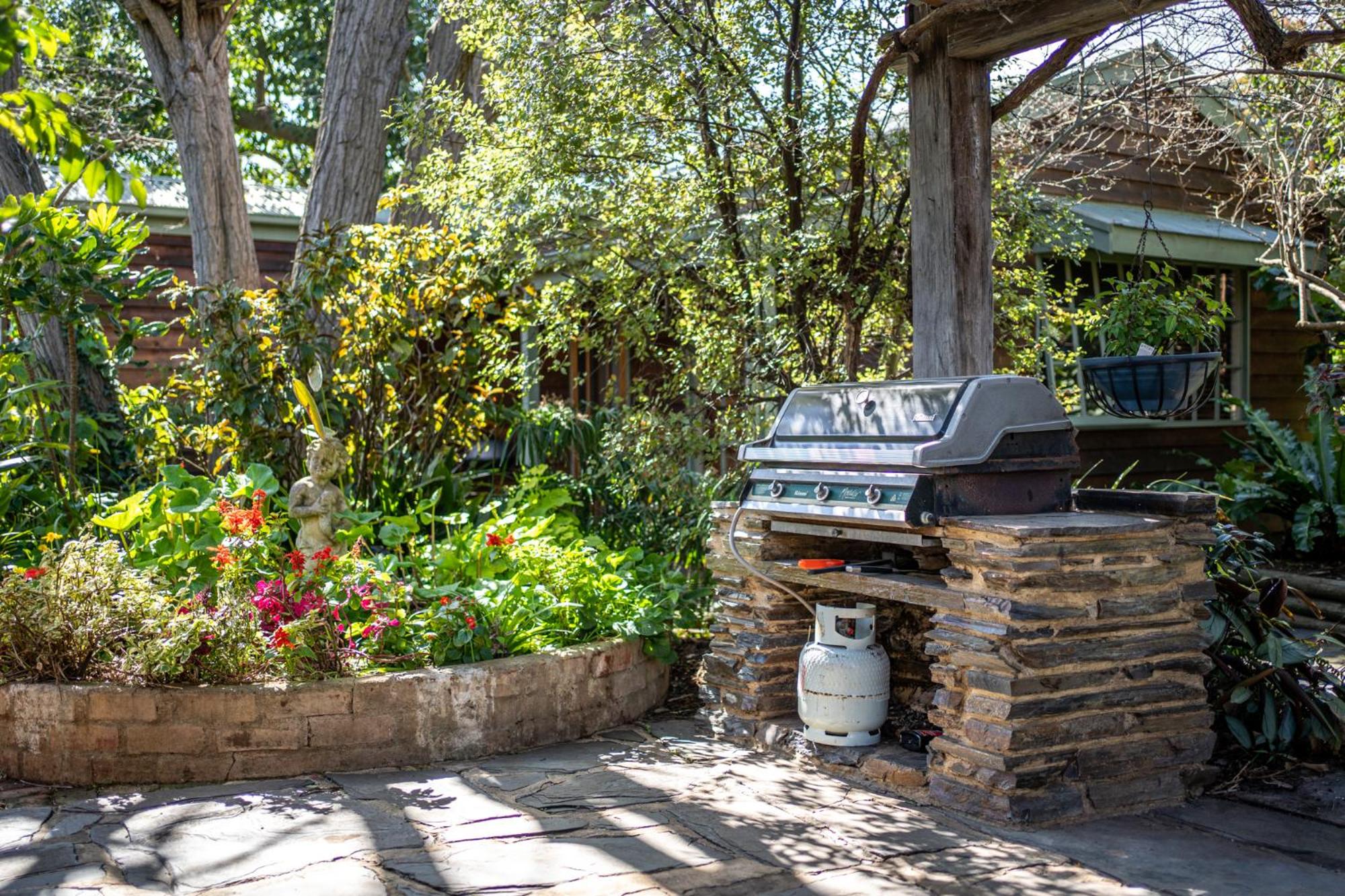 Secret Garden - Luxury Cottage - Giant 85inch TV