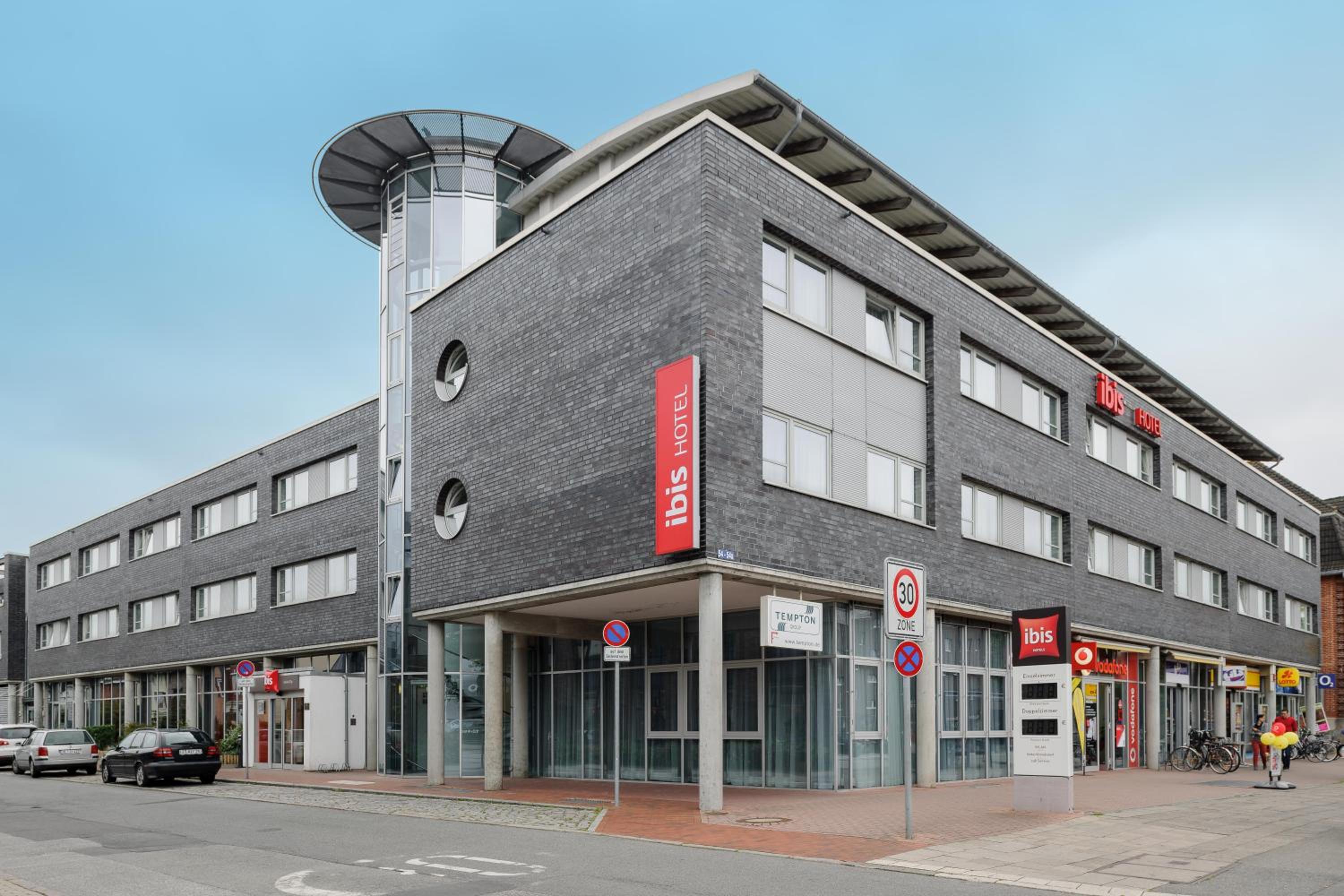 Hotel ibis Luebeck City - Image 1