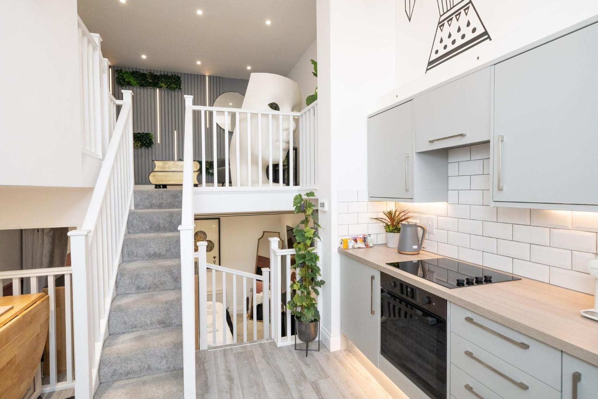 Royal Tunbridge Wells Vacations - House Of Cards - Property Image 1