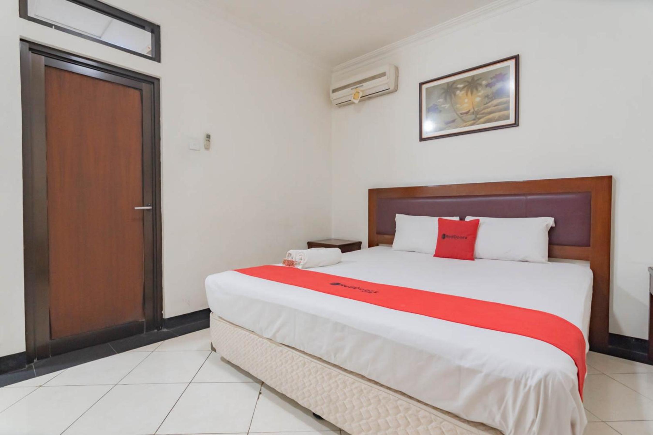 RedDoorz Plus at Buah Batu