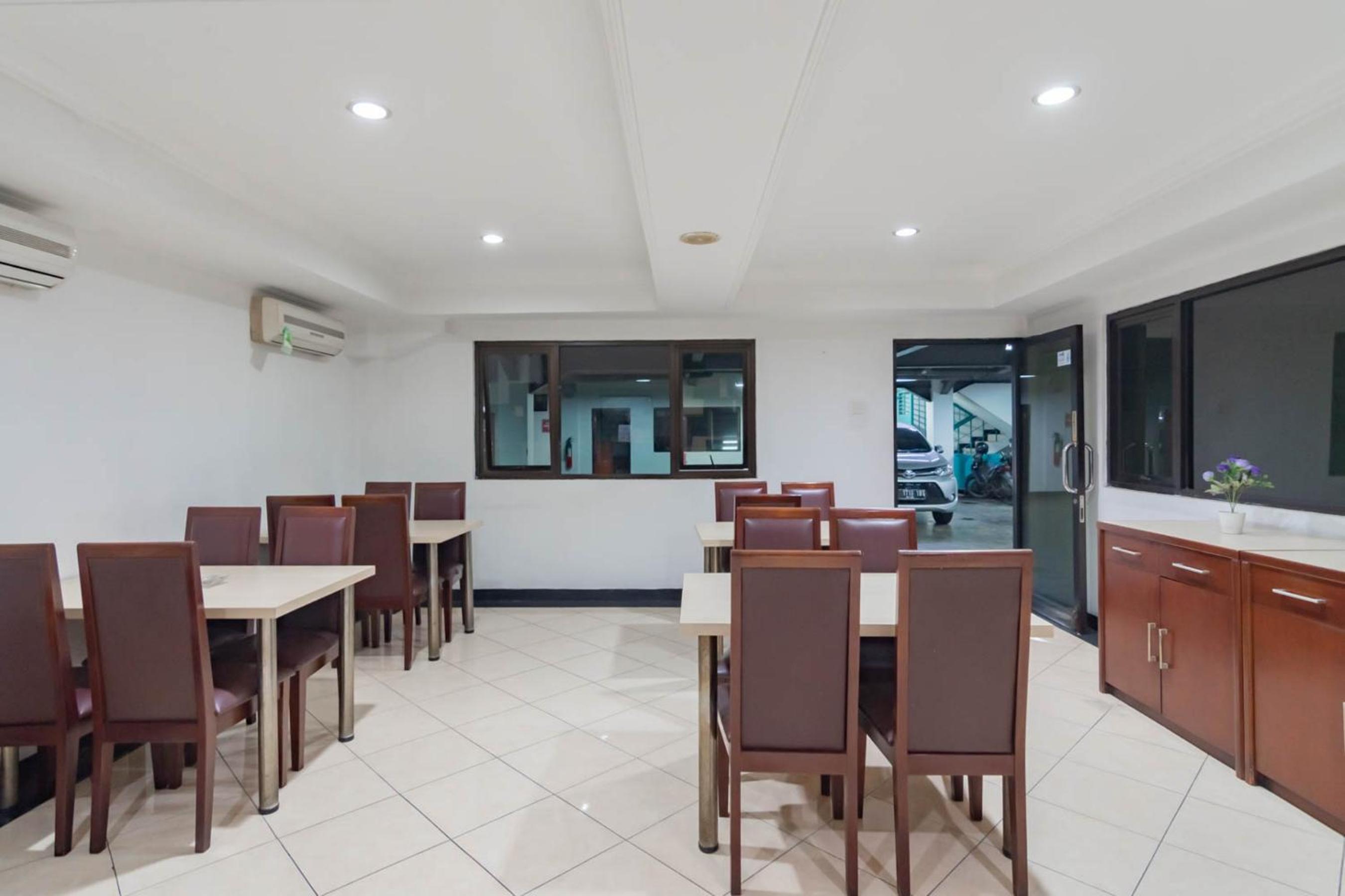 RedDoorz Plus at Buah Batu