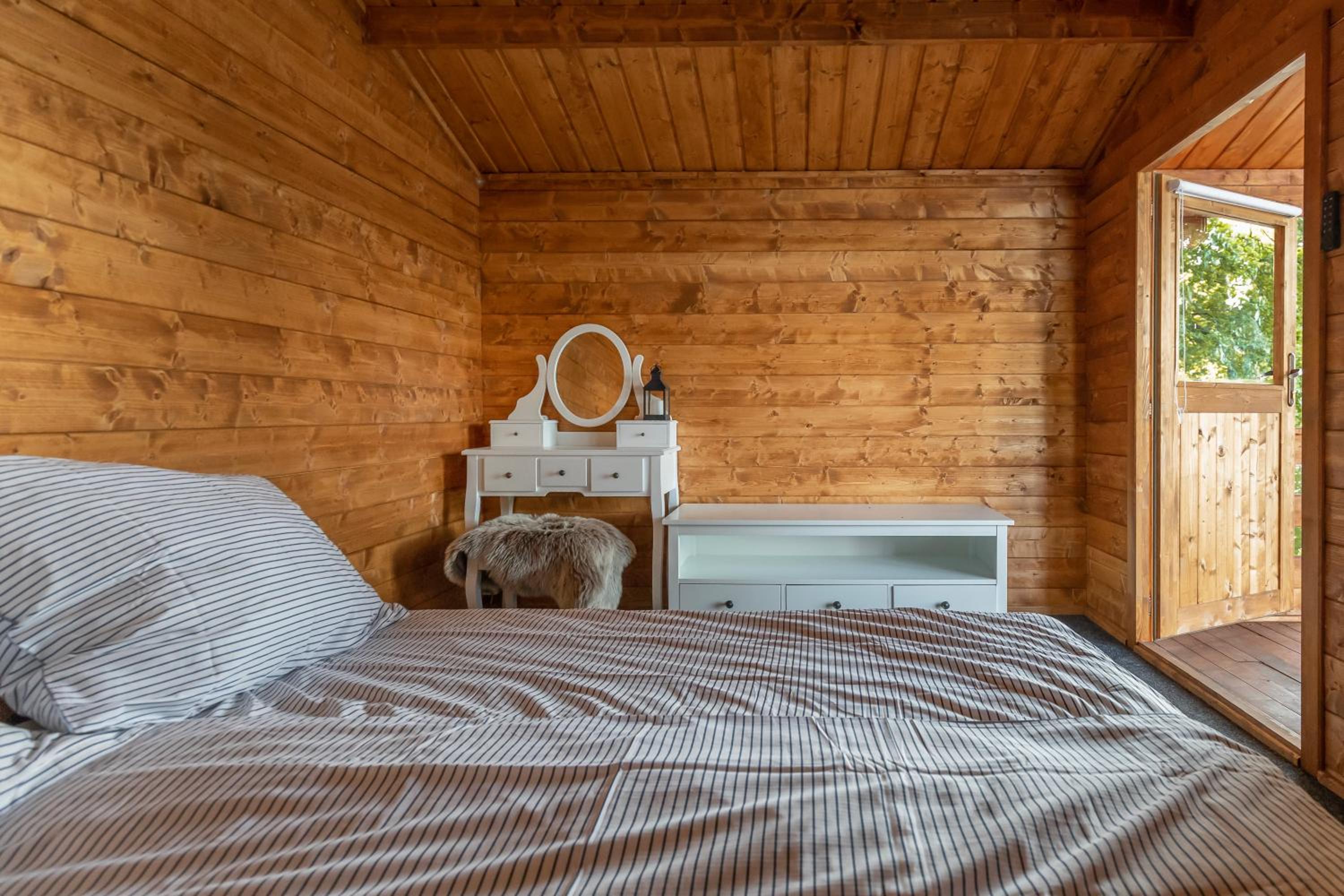 Šeberák - ubytování v CHATIČKÁCH a GLAMPING