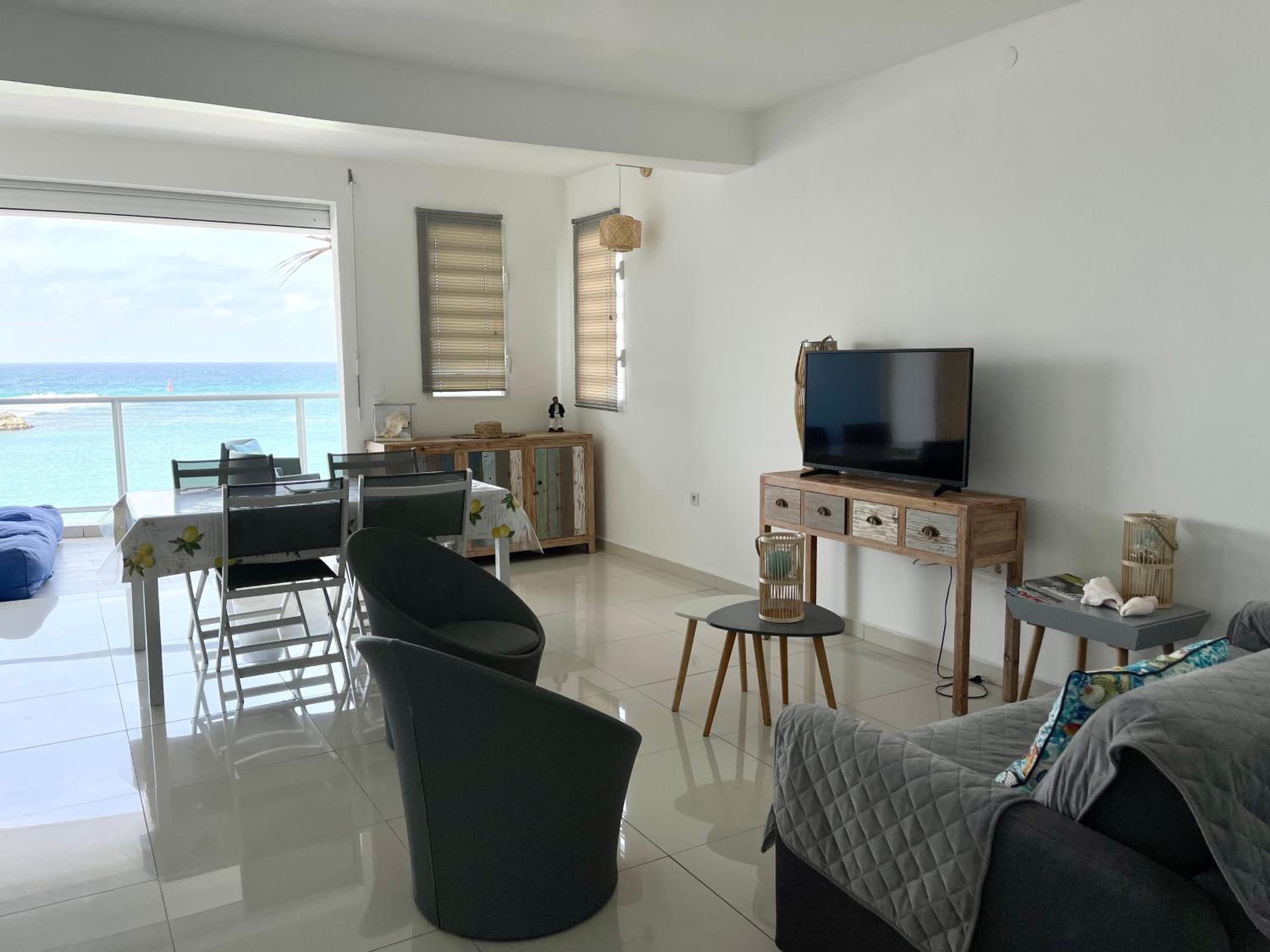 SUBLIME APPARTEMENT VUE MER view 2
