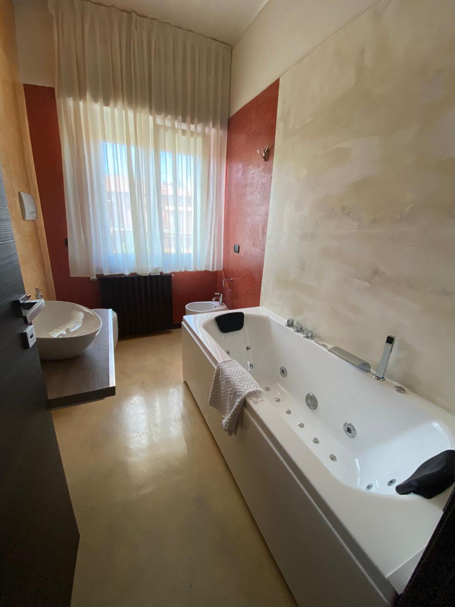 B2In Suite & Office