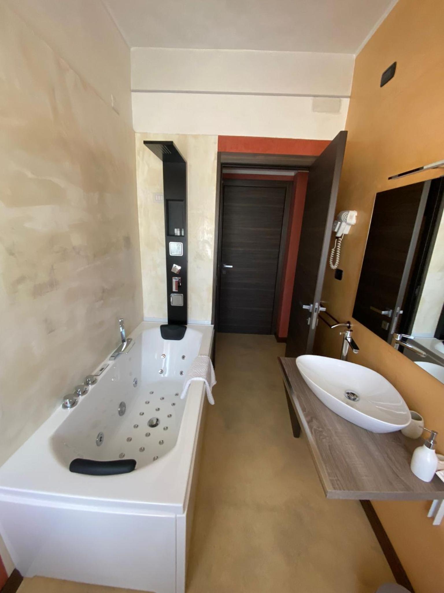 B2In Suite & Office