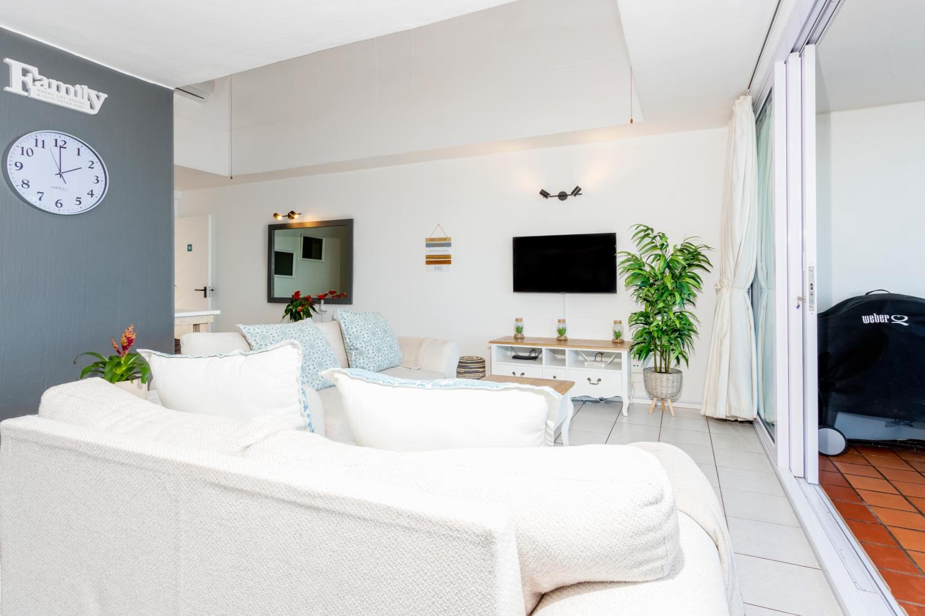 Ocean Blue at Chakas Cove, Beachfront Apartment view 5