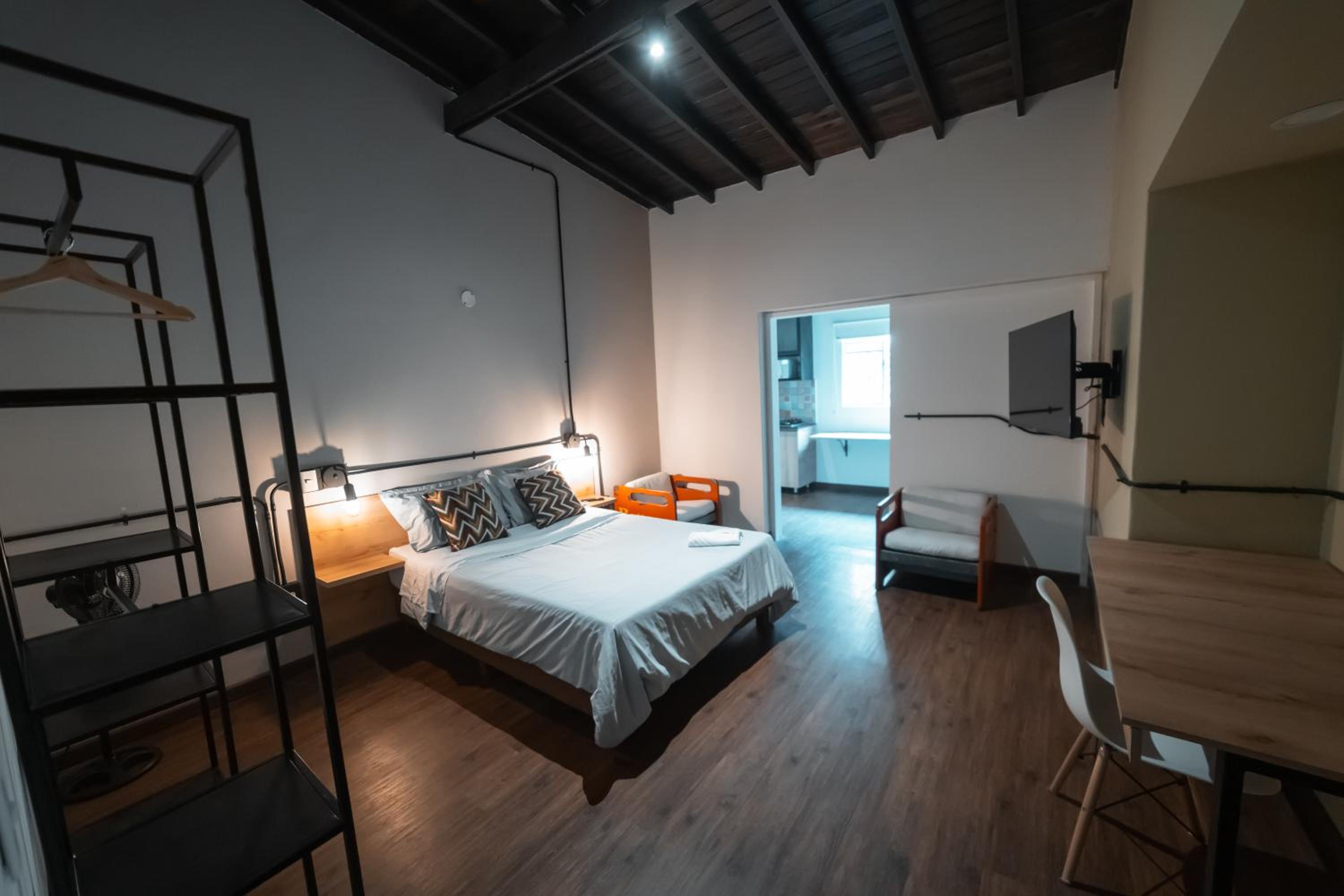 Loft equipado en Poblado cerca de Envigado FRN107 By Roots Rentals
