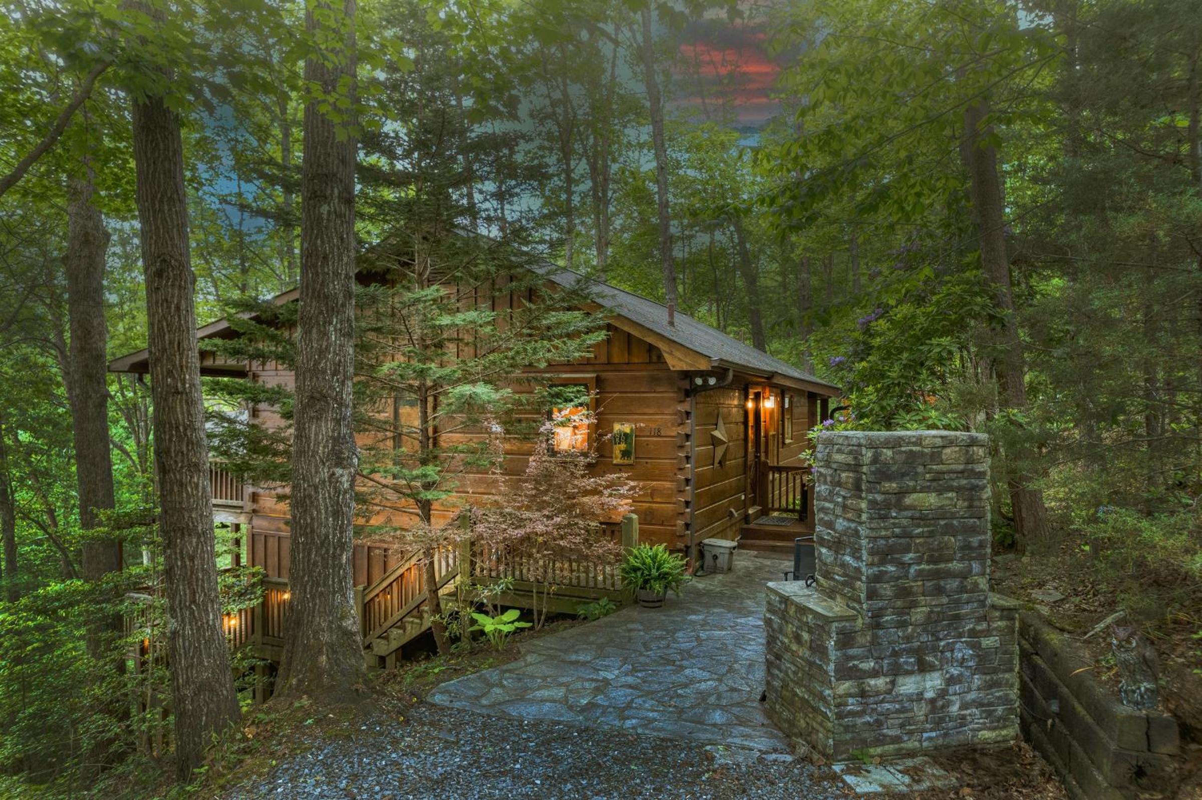 Secluded Sunrise Ridge-10 Min From Blue Ridge, King Beds, Hot Tub, 2 Porches, Fireplace Wood Burning, Mountain View, Cozy view 3