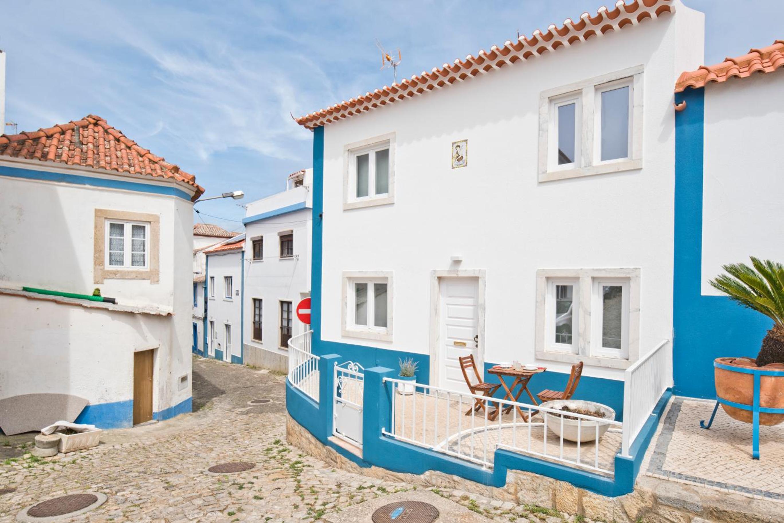 BmyGuest - Ericeira Typical Apartment view 4