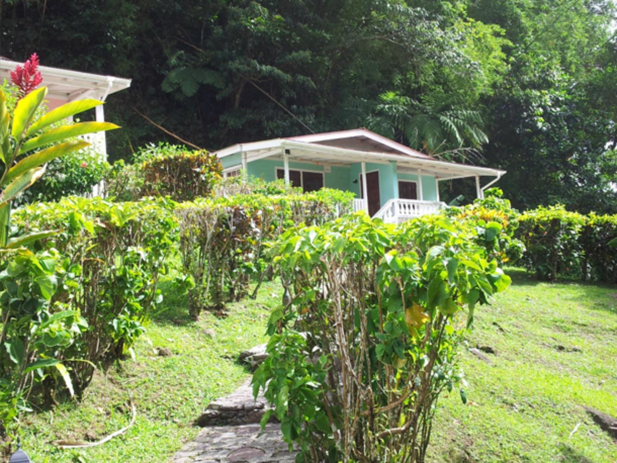 Chez Ophelia Cottage Apartments