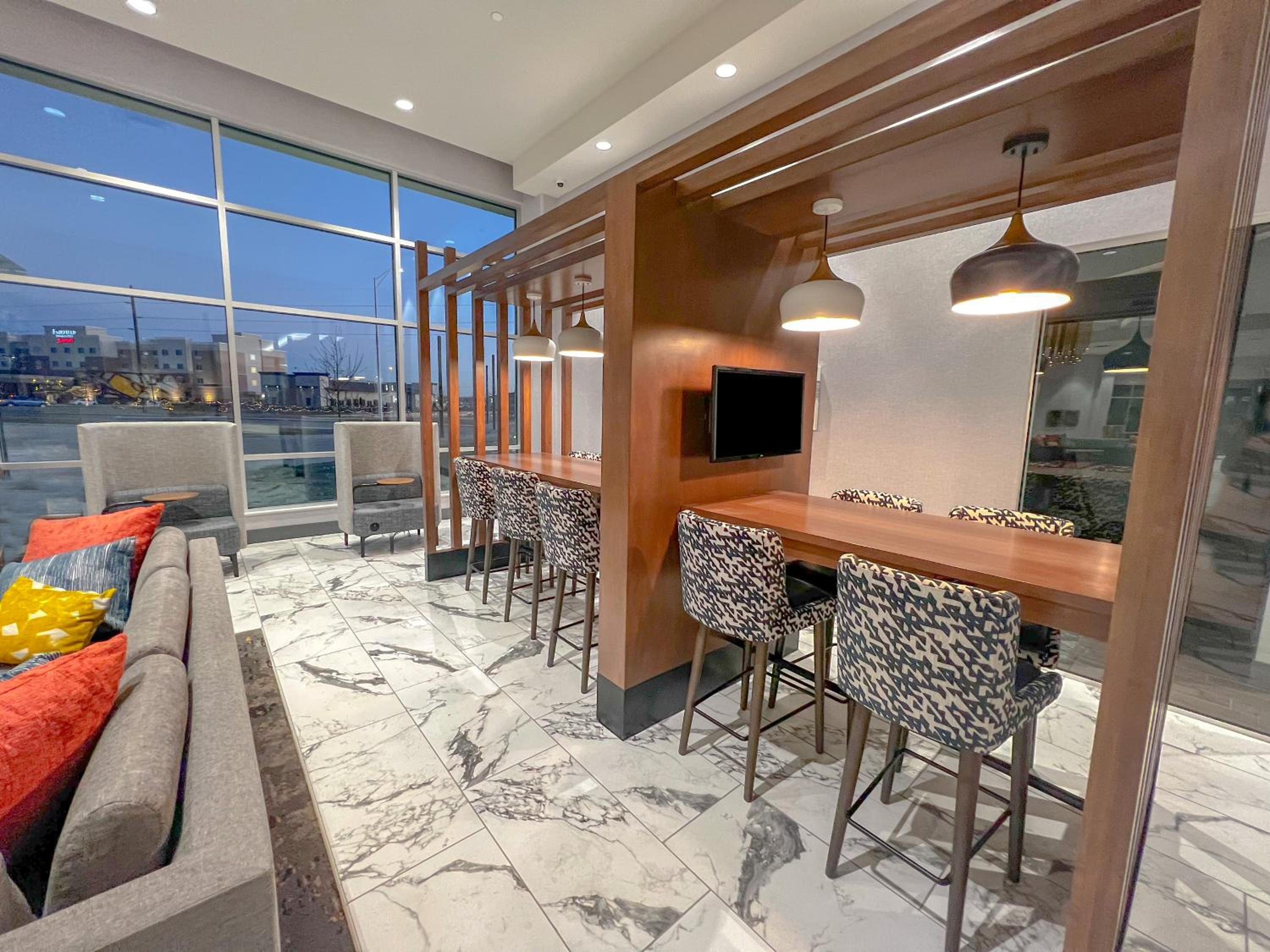Kearney Vacations - Crowne Plaza - Kearney, an IHG Hotel - Property Image 3