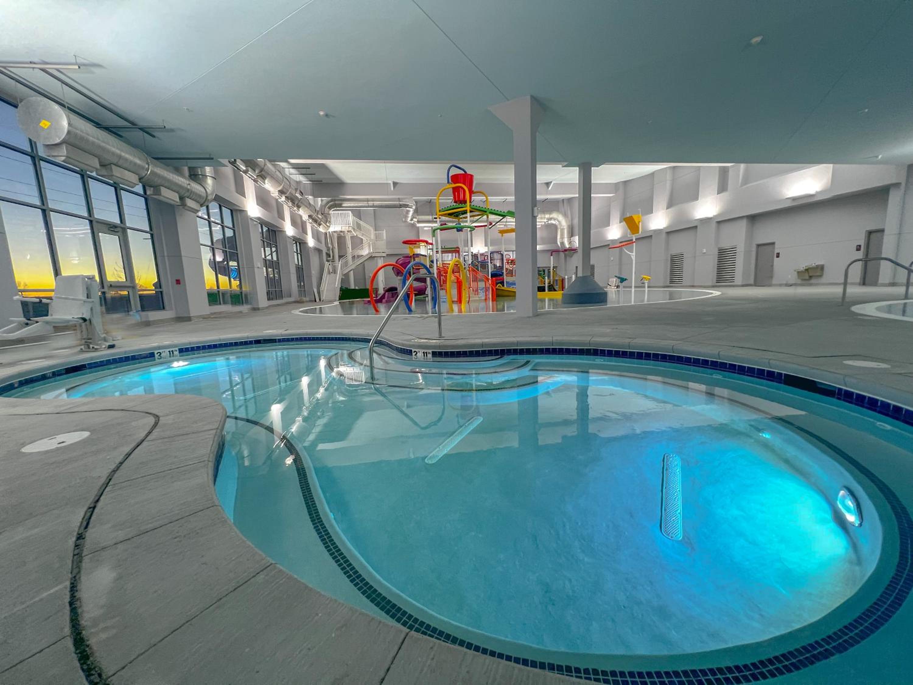 Kearney Vacations - Crowne Plaza - Kearney, an IHG Hotel - Property Image 4