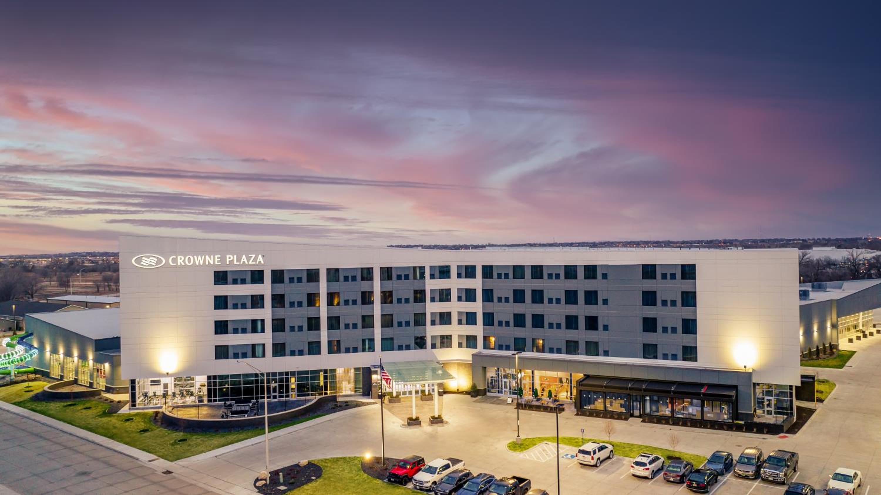 Hotel Crowne Plaza - Kearney, an IHG Hotel - Image 1