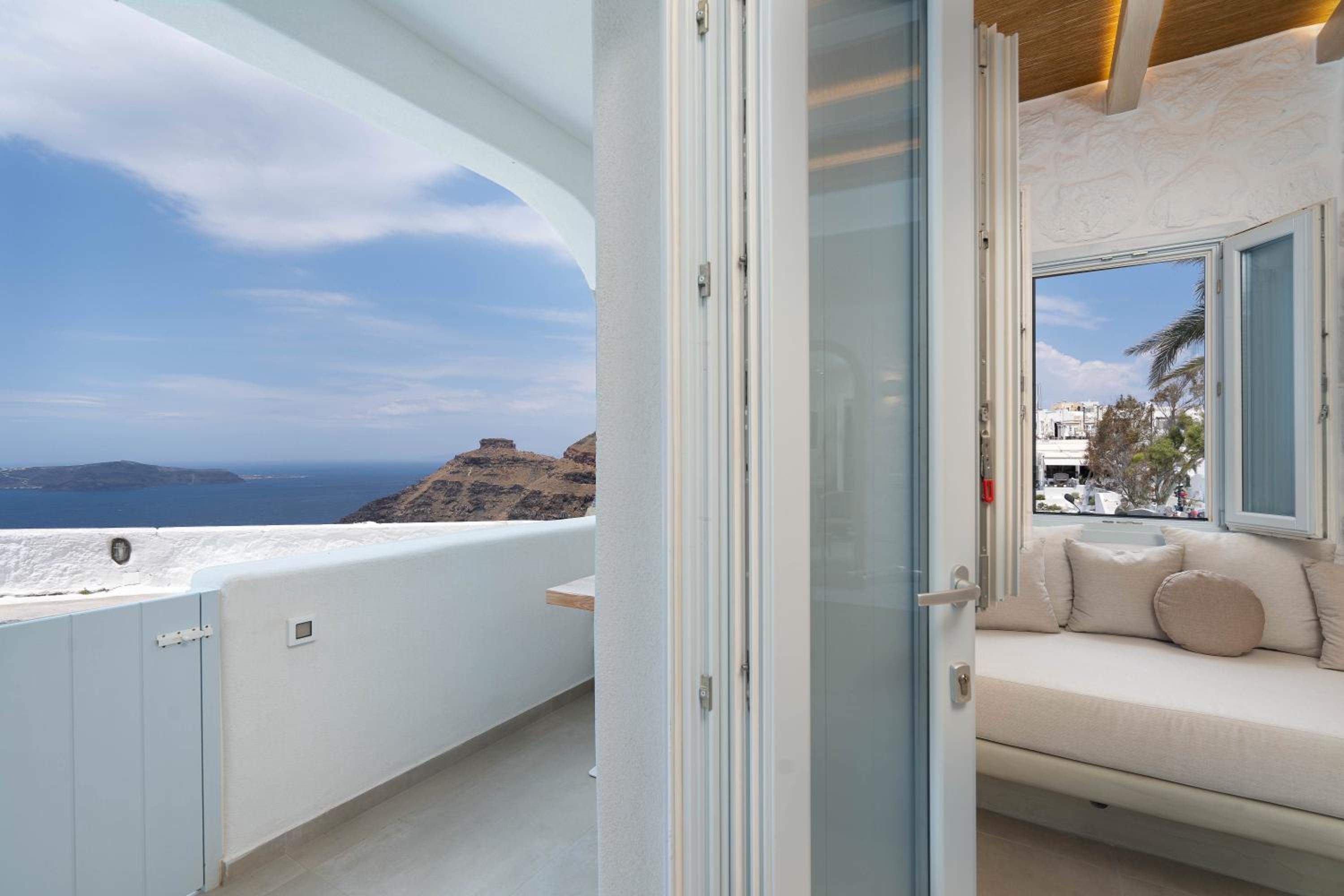 Airth Santorini Suites photo 4