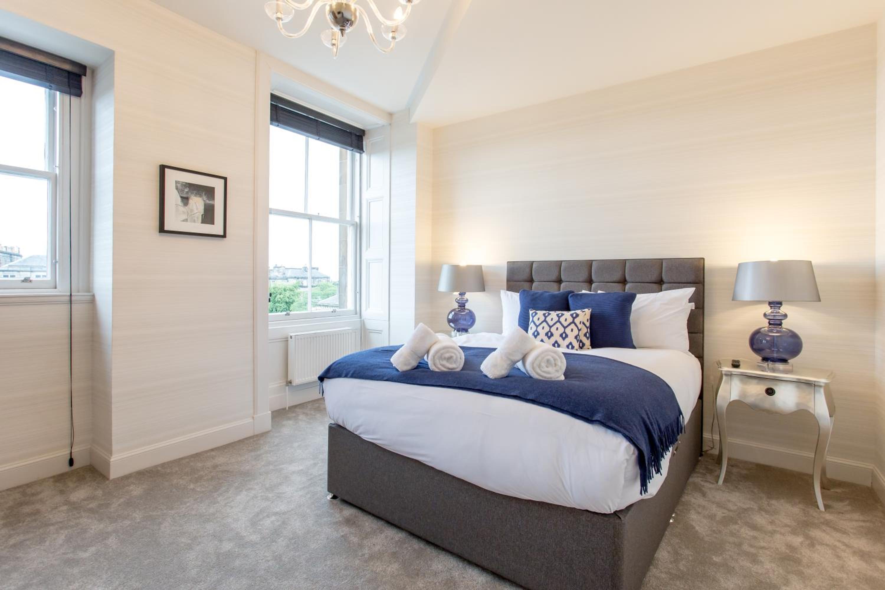 Exclusive 2 Bed, Free Private Parking, in West End view 3