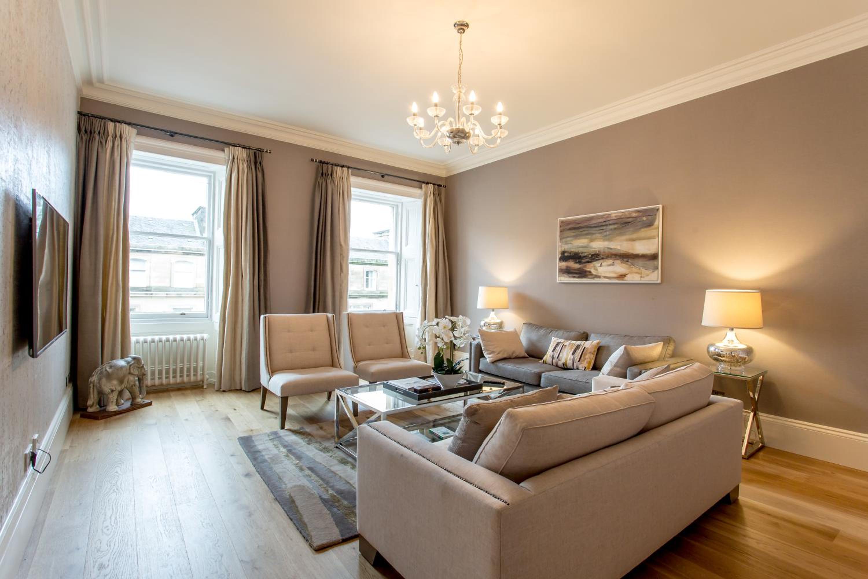 Exclusive 2 Bed, Free Private Parking, in West End view 4