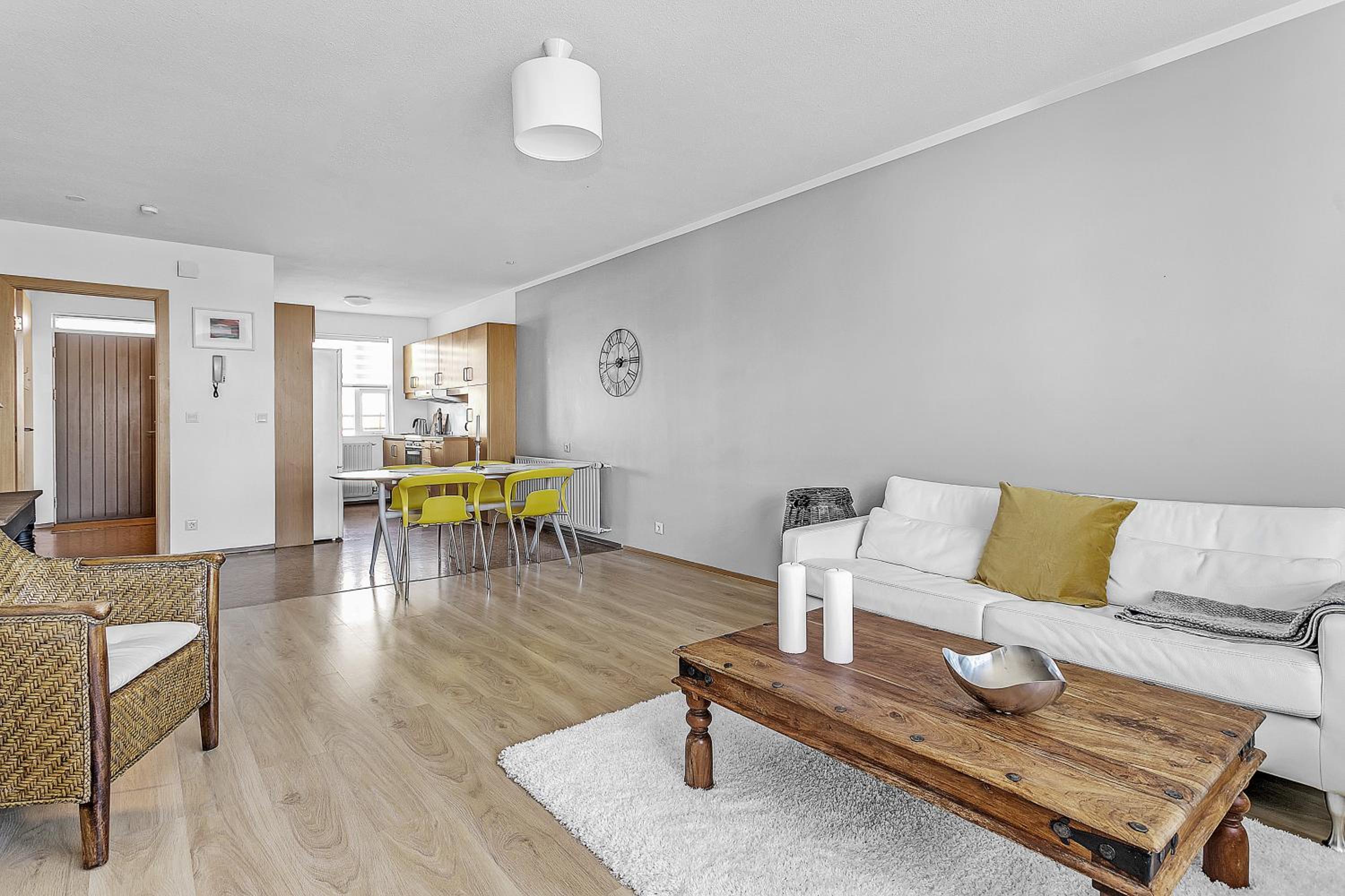 Charming, 2 Bedroom Seaside Apartment view 5