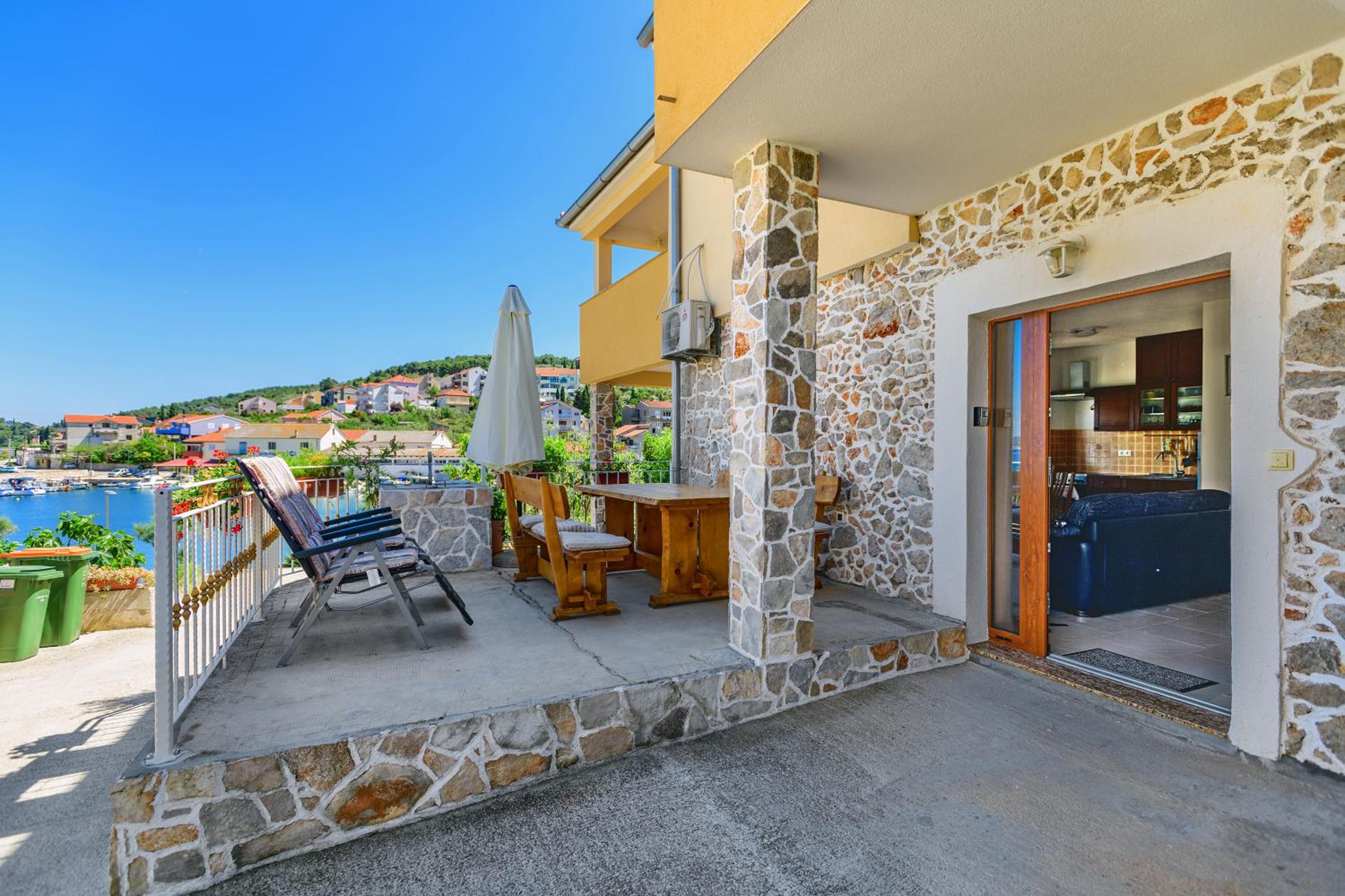 Stone house on the Batalaža Beach - Kali